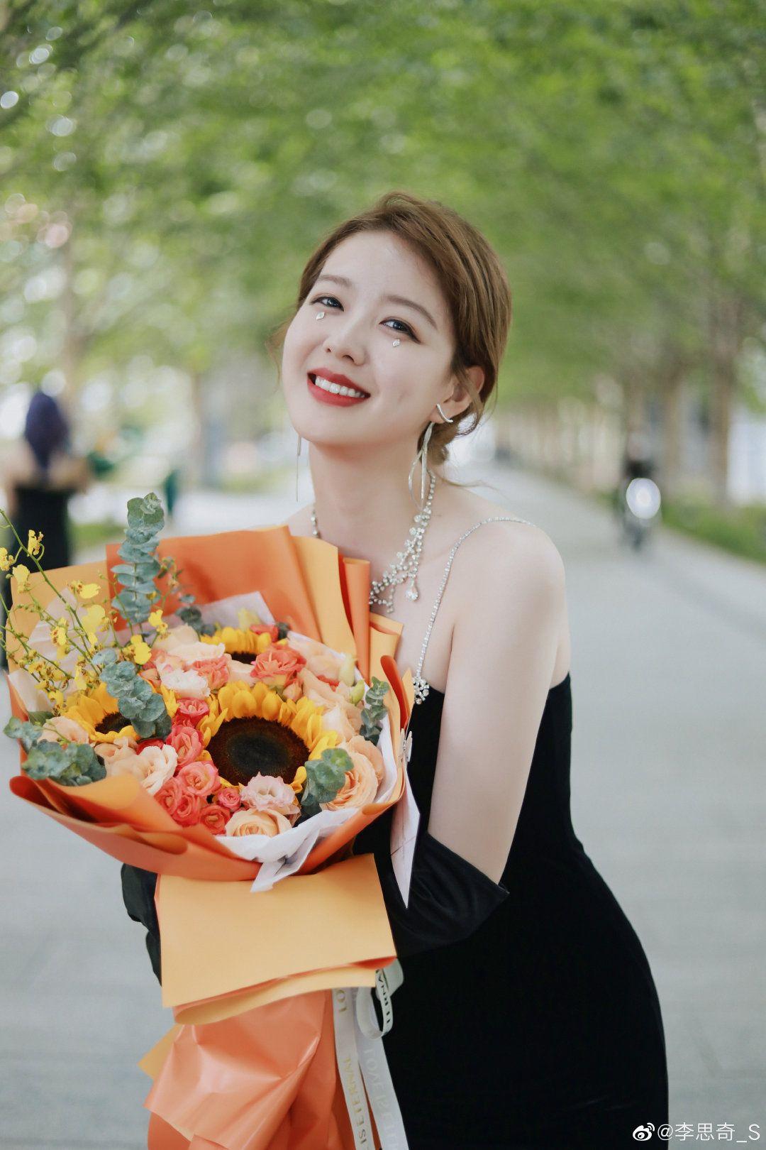 女演员李思奇是个怎样的人? - 知乎