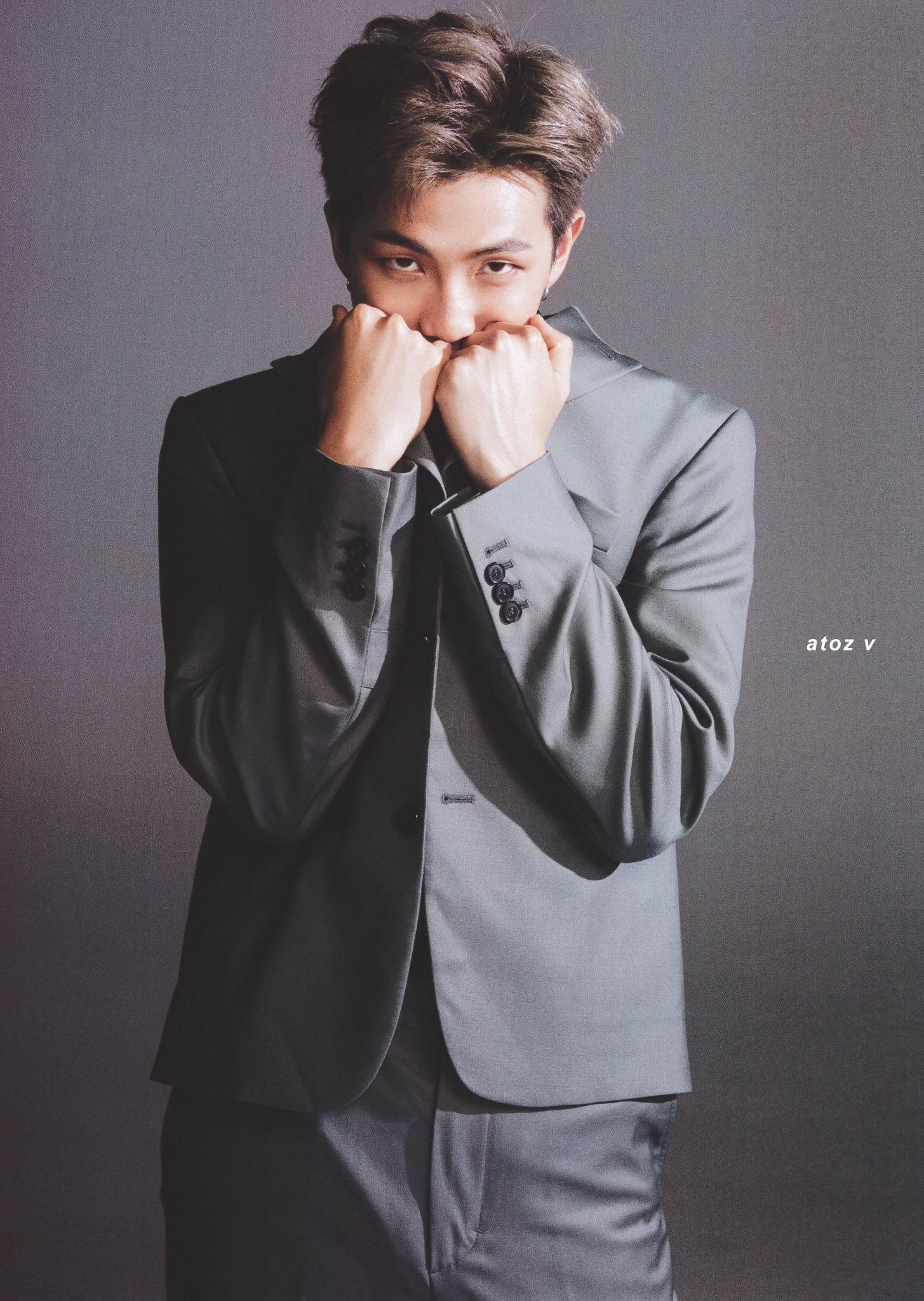 求防弹少年团金南俊坏笑的照片?