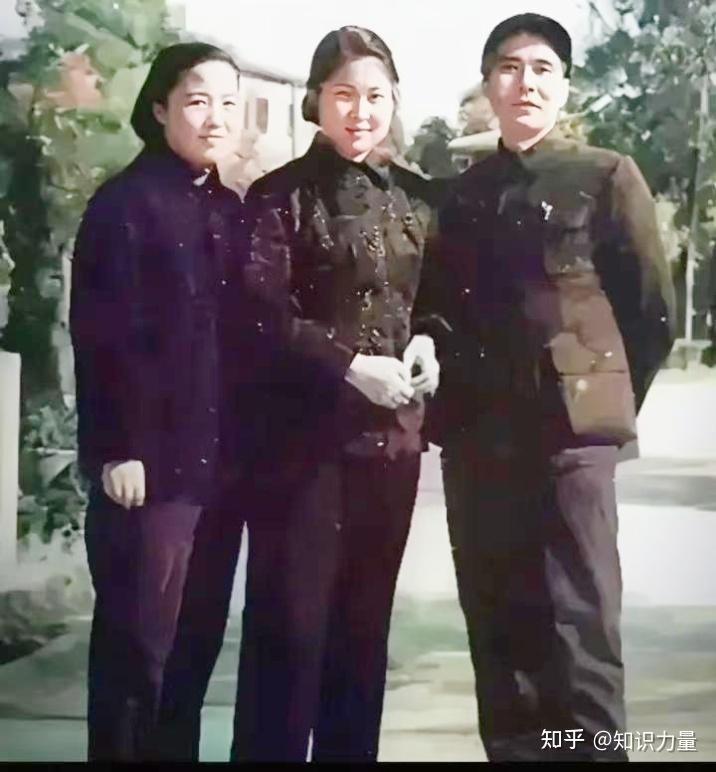李敏与舅父舅妈一起 - 知乎