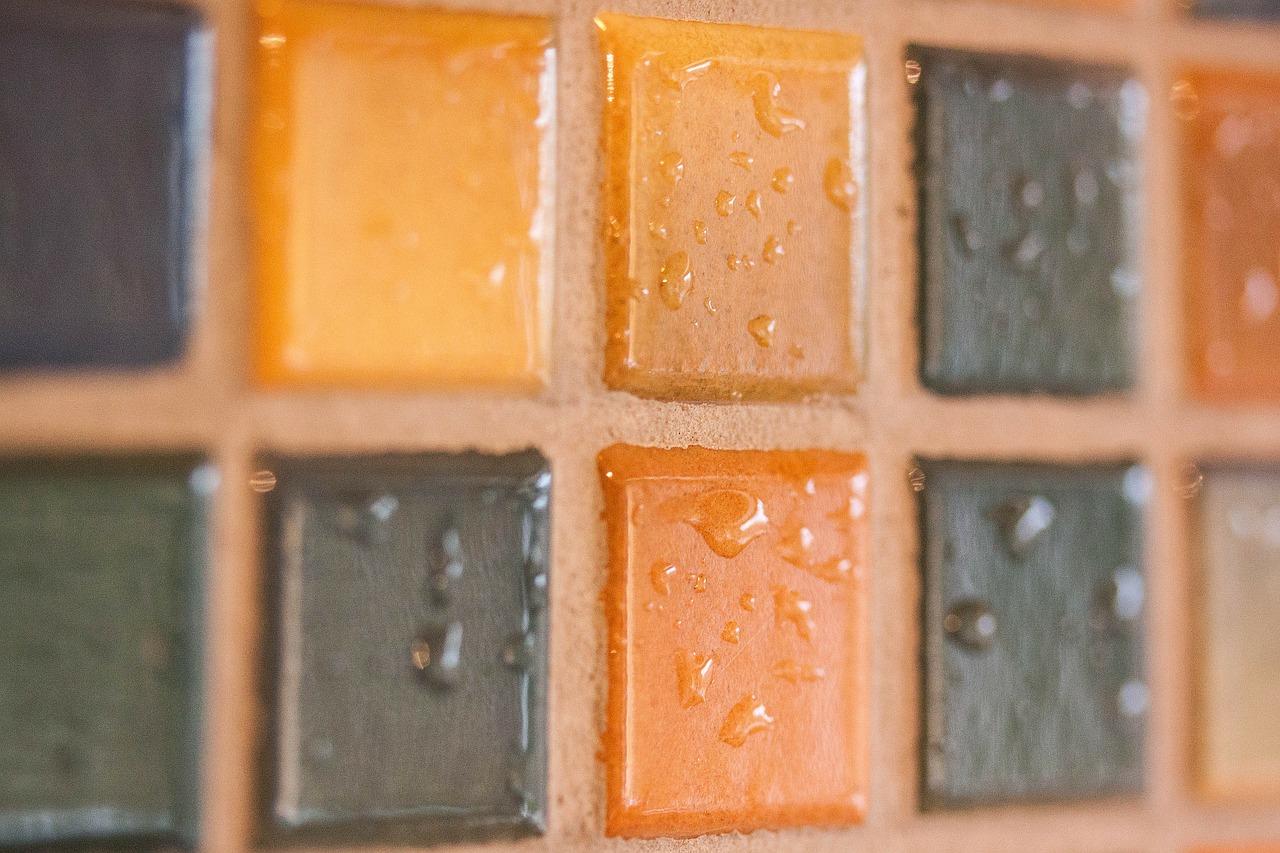 贴瓷砖后如何做防水