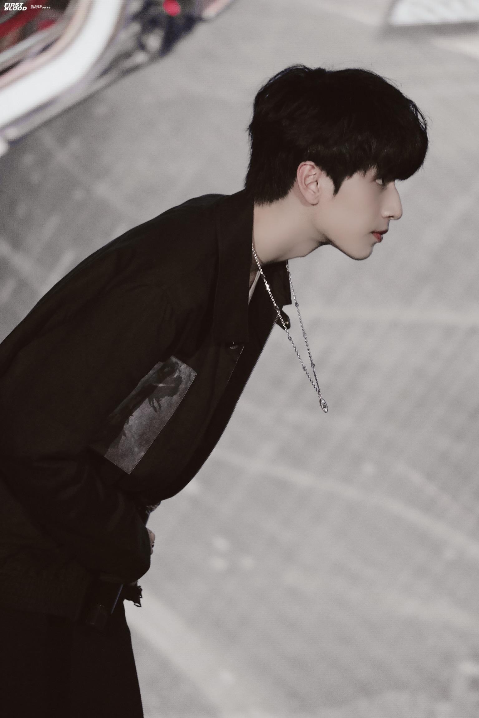 请问哪位集美能提供一些无水印严浩翔的绝美照片嘛