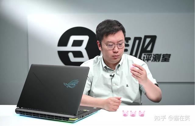 320W的性能释放!ROG又掏出一台肌肉怪笔电,枪神10 Plus来了