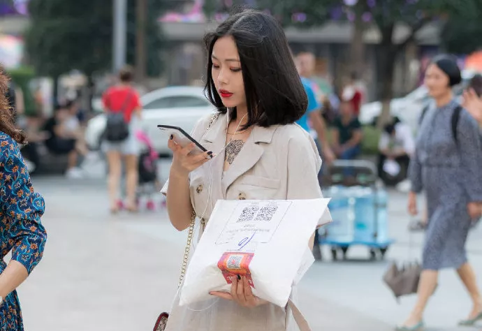 怎样变得时尚漂亮 v2-8eb70317efe43c7ddddafbc5ddac0025_1440w.jpg?source=172ae18b