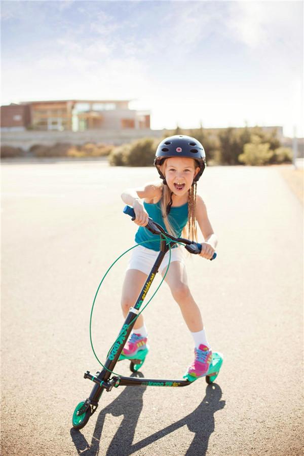 小孩子玩蛙式三轮滑板车好还是美国那种trikke三轮滑板车好