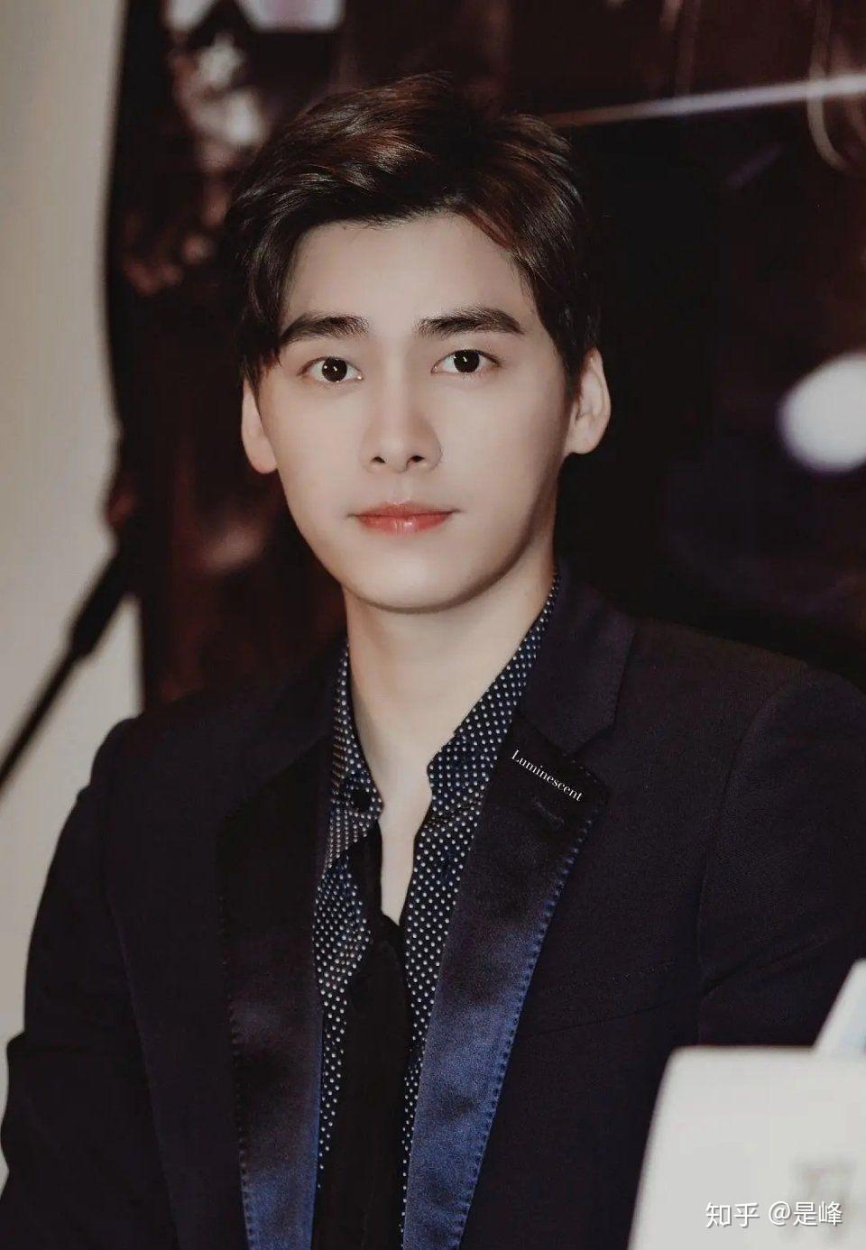 有没有李易峰的照片啊? - 知乎