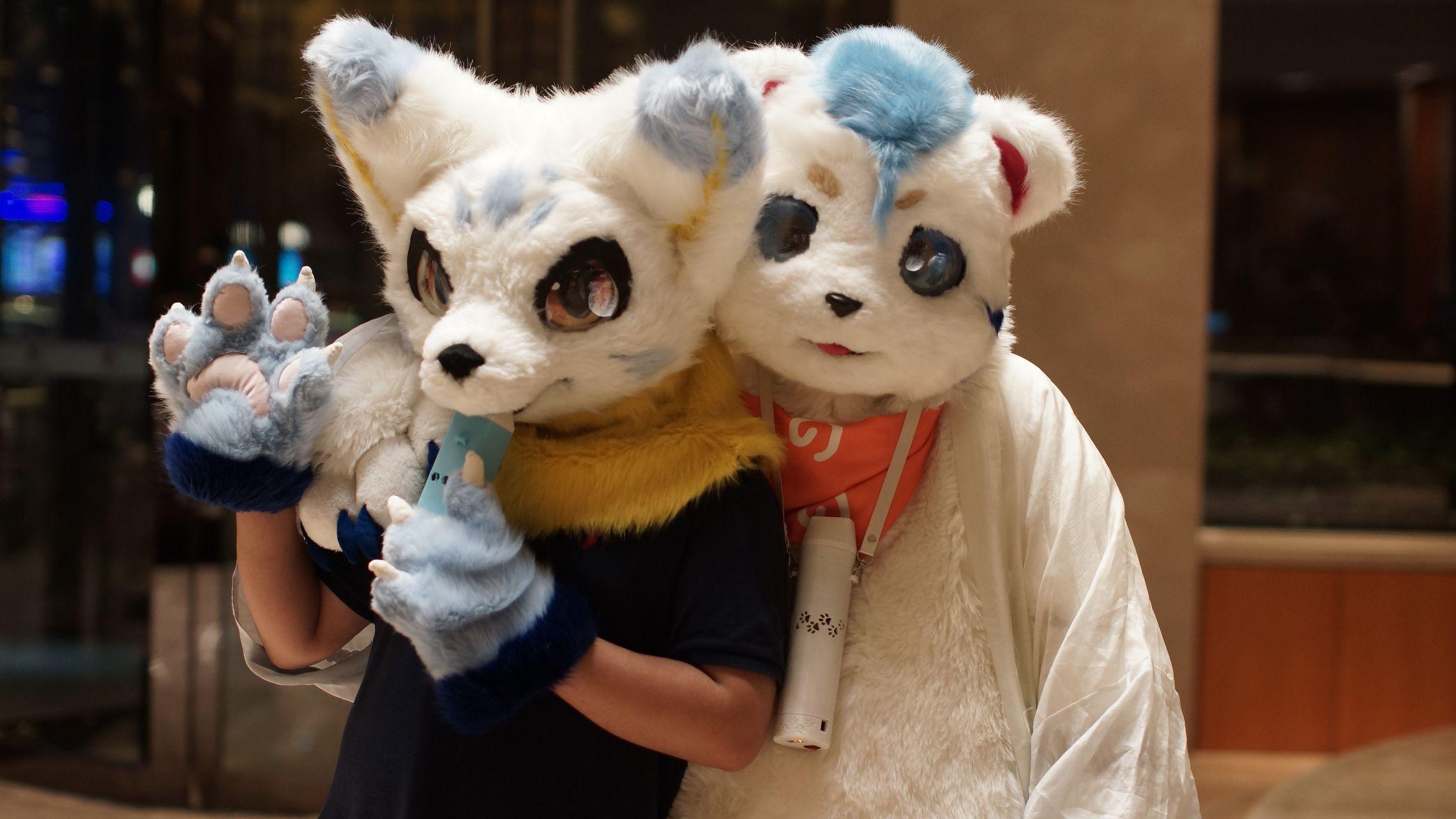 有没有人有好看的或萌的兽装furry图片