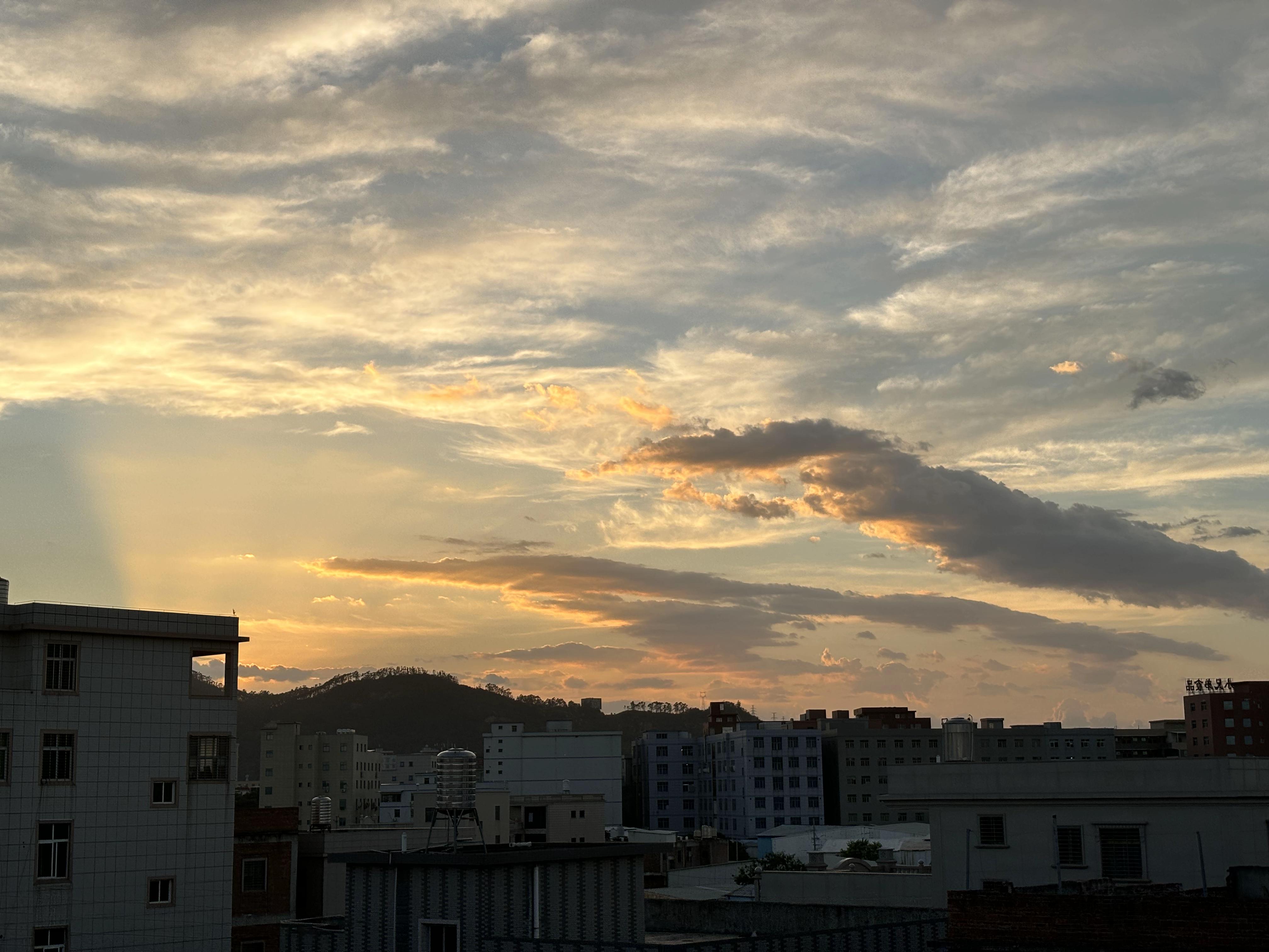 大家有什么真实好看的天空照片吗?