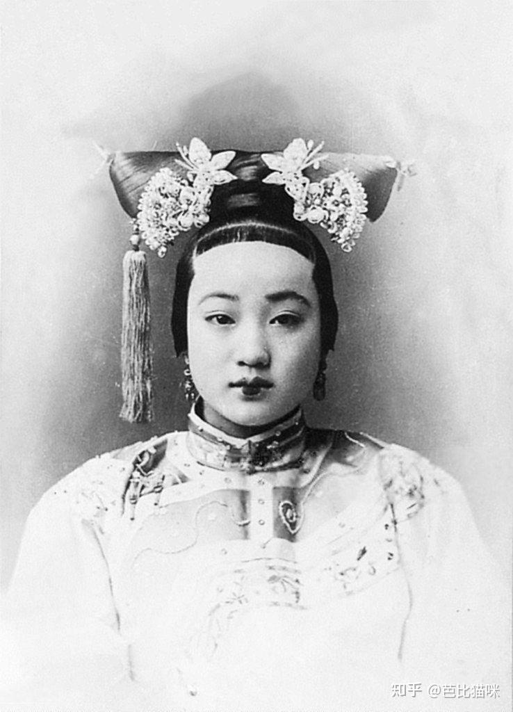 满族人女真人的外貌长相有什么特征么