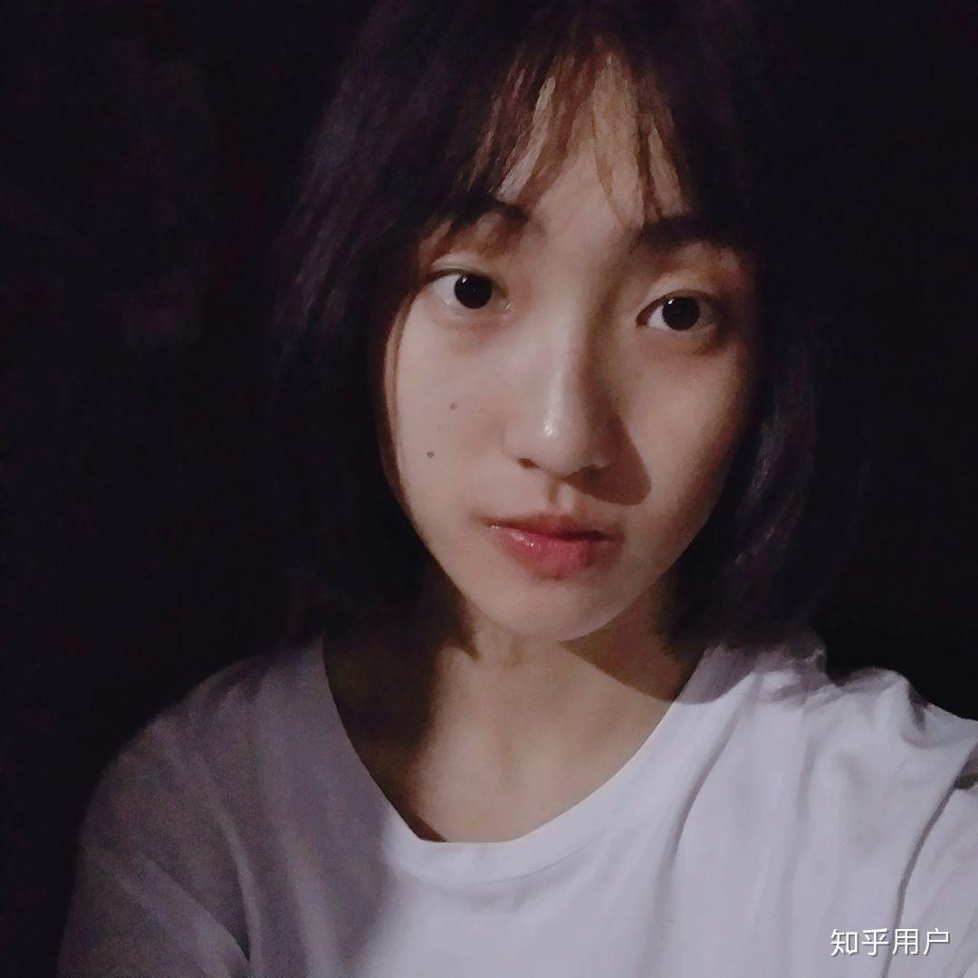 有没有虽然是单眼皮但是眼睛很大眼皮很薄的例子