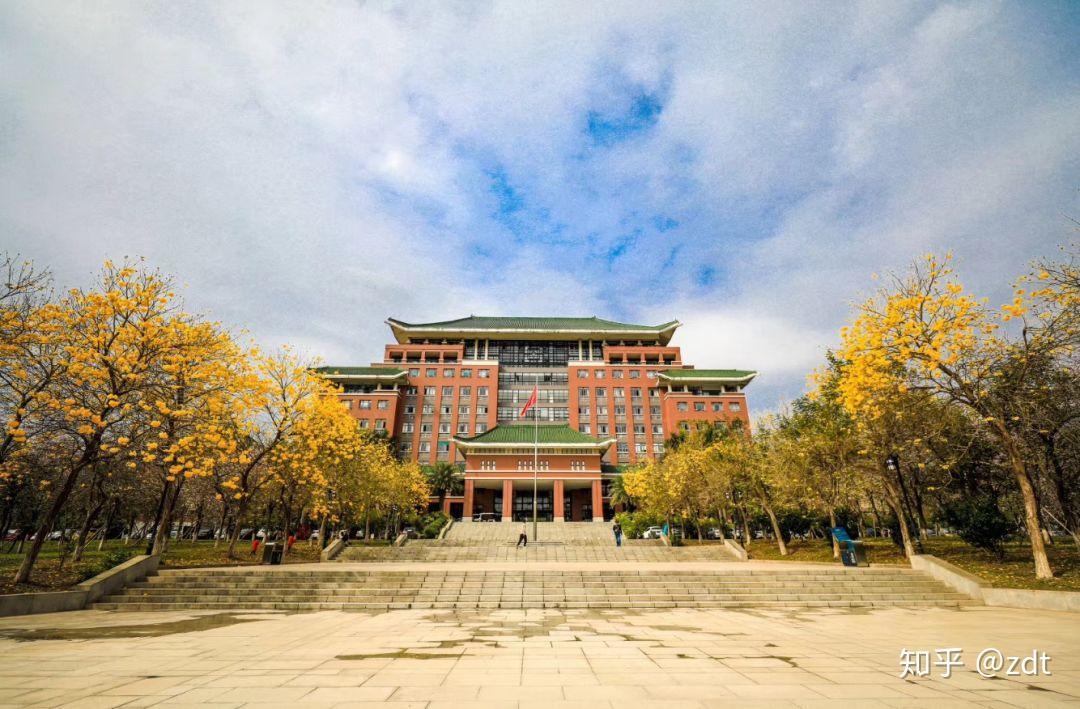 你知道哪些比较美的大学或者在某个比较美的城市的大学