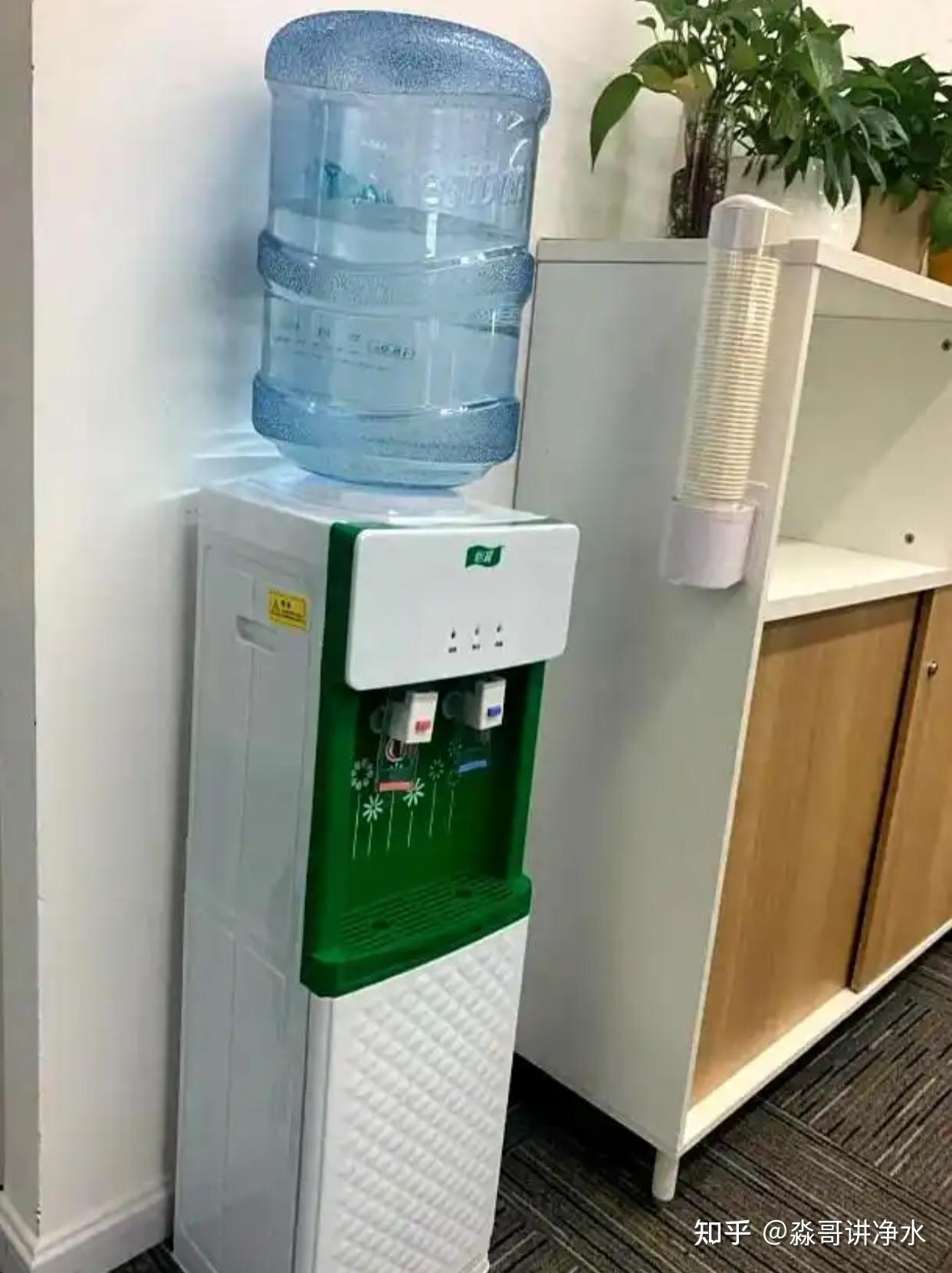 别再迷信桶装水干净!很多人家一直在喝“脏水”