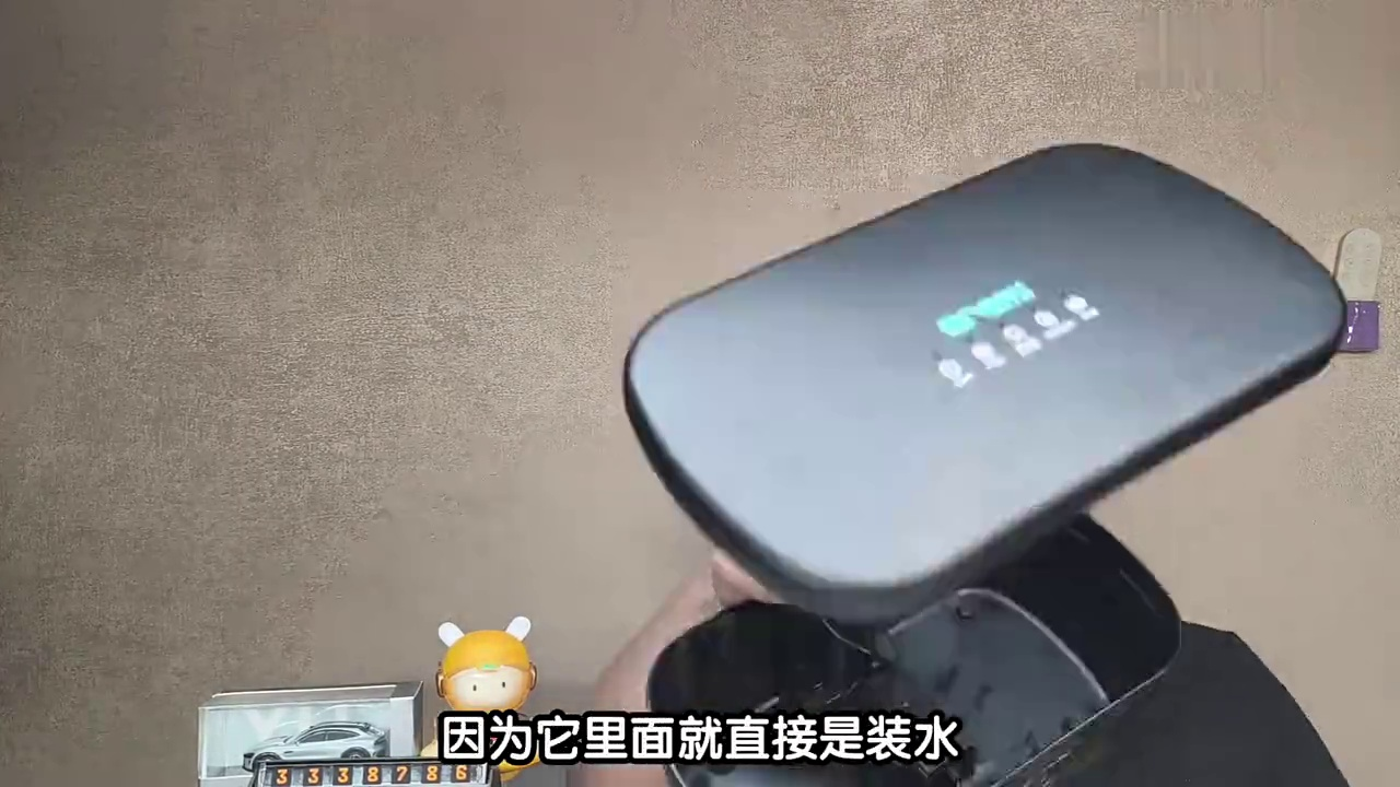 小米有品众筹抢跑之接入米家的一米田智能水培种植机。自动补光