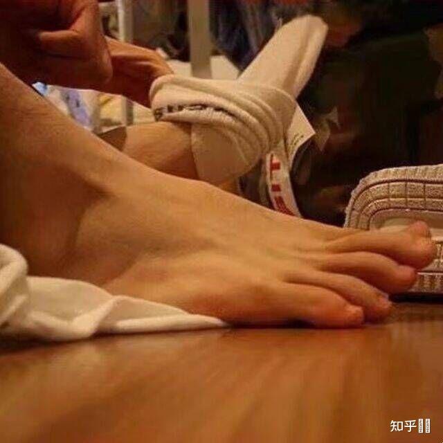 肉脚和瘦脚,好看的脚型分别是什么样子的? - 知乎