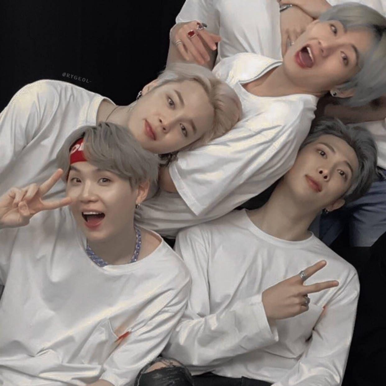 有bts比较日常的照片吗舞台照就不用啦