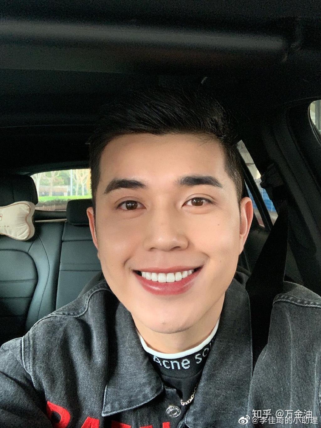 如何评价李佳琦小助理付鹏的颜值