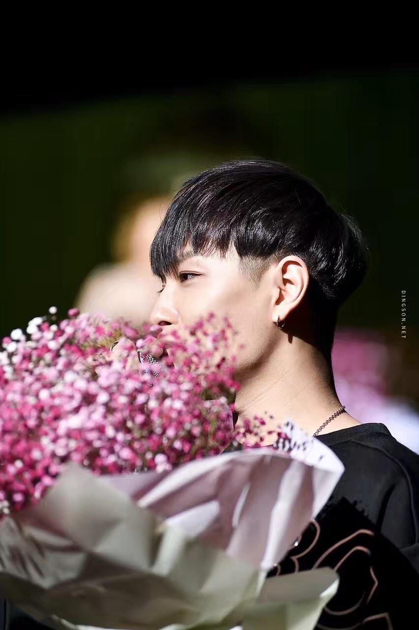 如何评价aomg艺人simond?