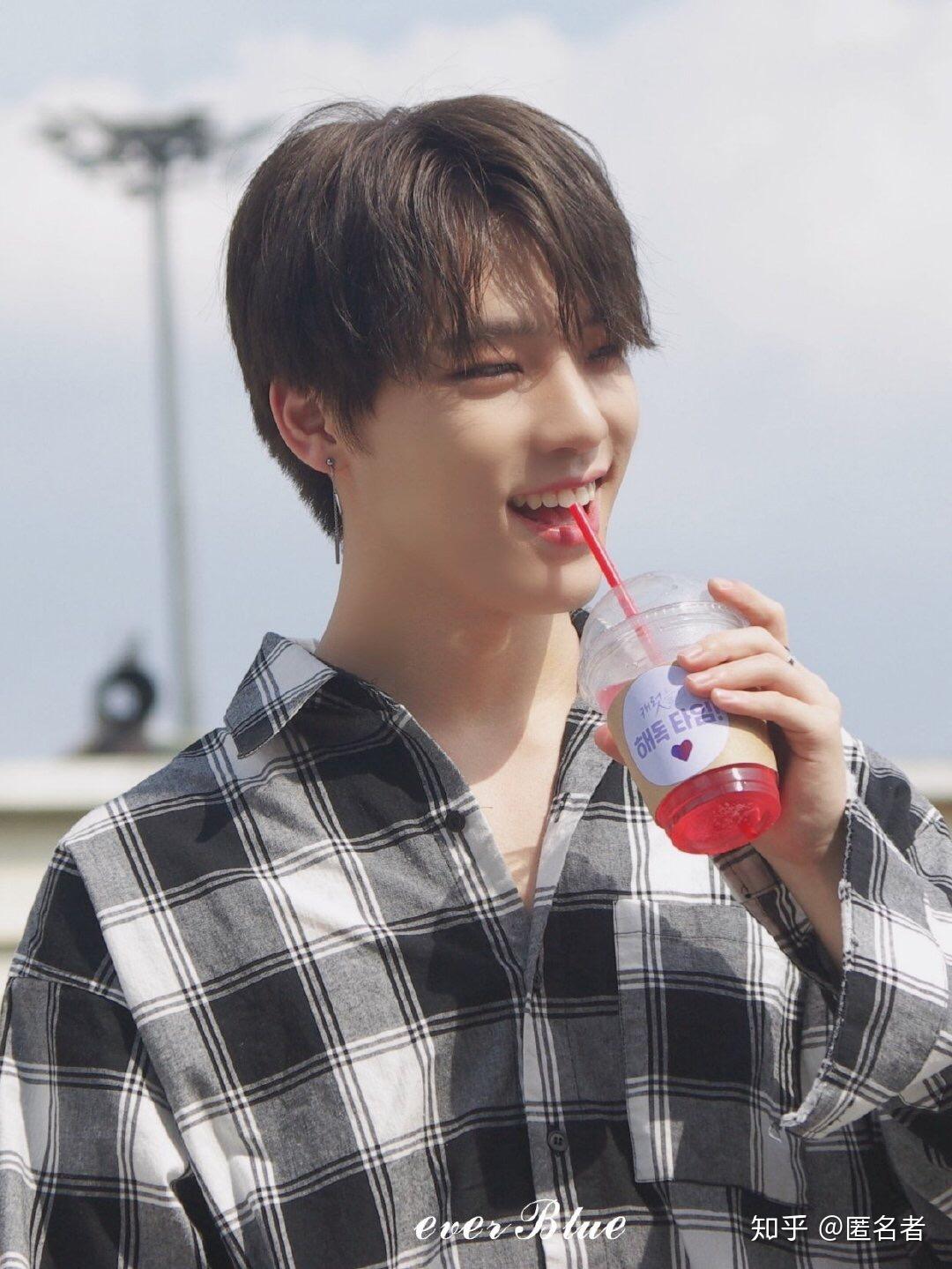 seventeen的忙内李灿当你男朋友如何?