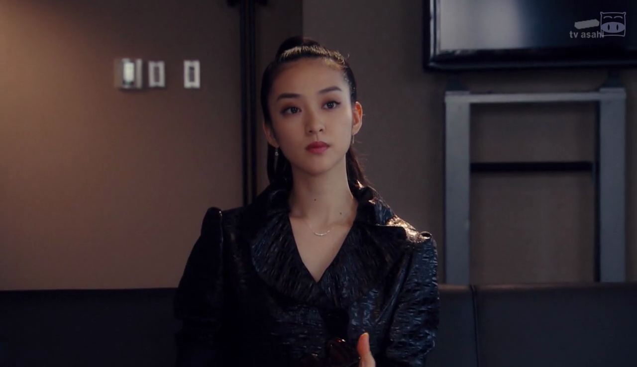 谁能扒一下武井咲版本的日剧黑色皮革手册里面的配饰啊耳环耳钉还有