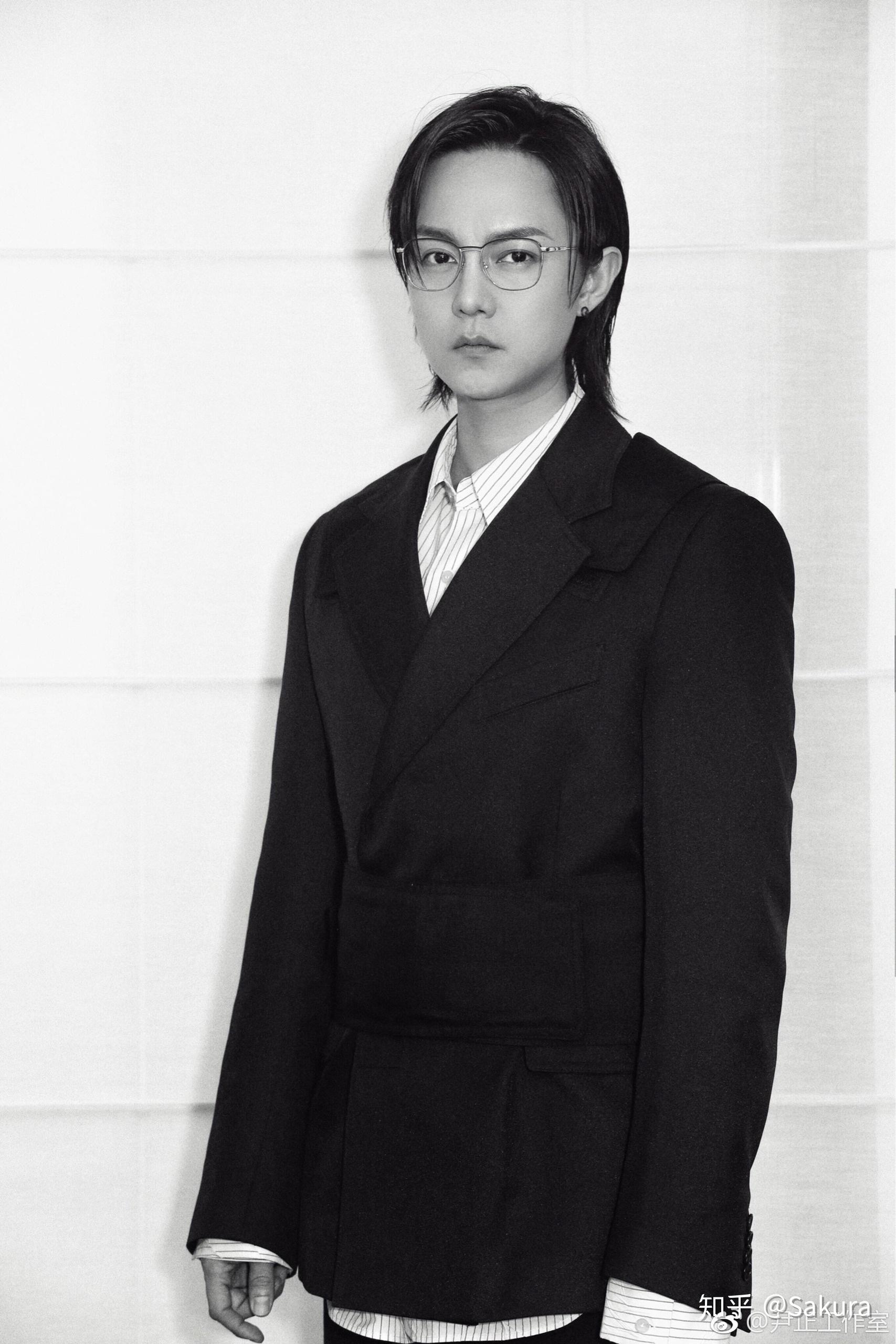 真的真的非常想问尹正小哥哥为什么要留长发鸭超级好奇