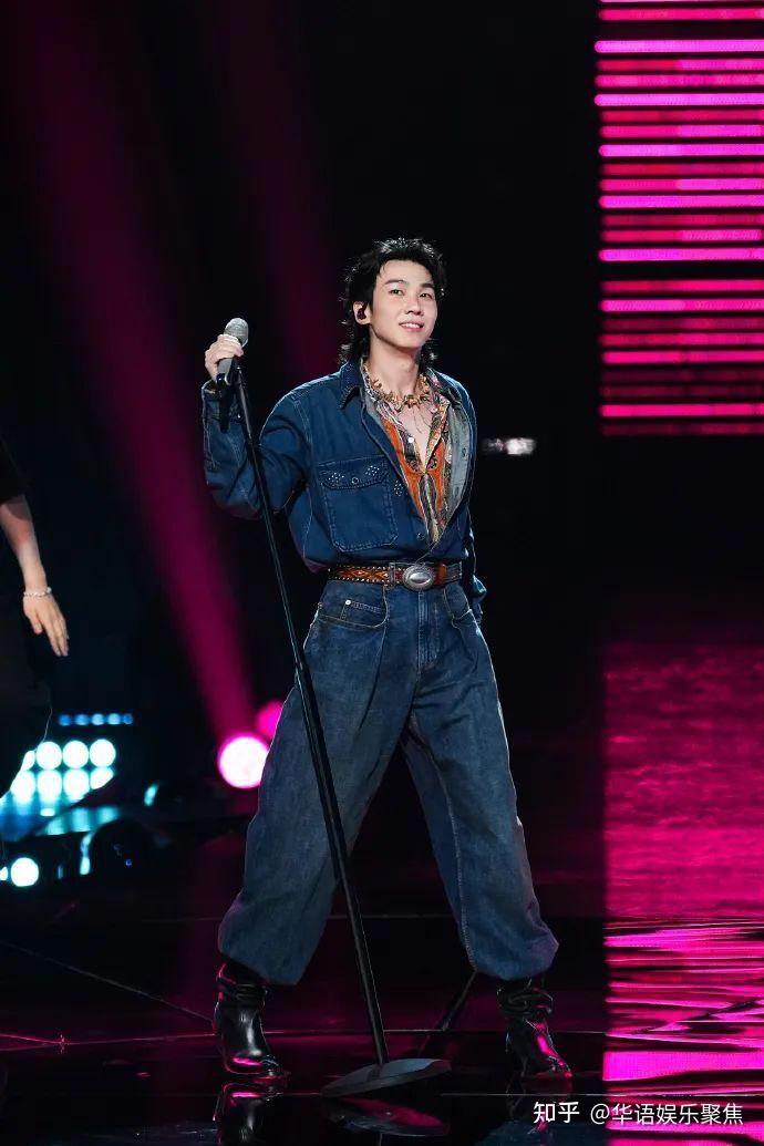 白举纲返场《歌手》突围赛:“唱爽了最重要”,自曝曲库“4位数起” - 知乎