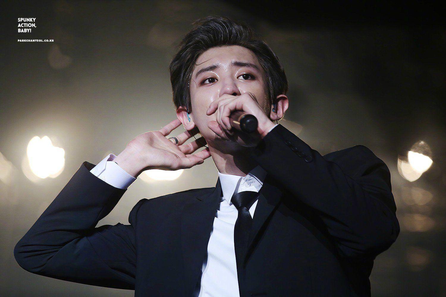 求朴灿烈黑发时期的照片