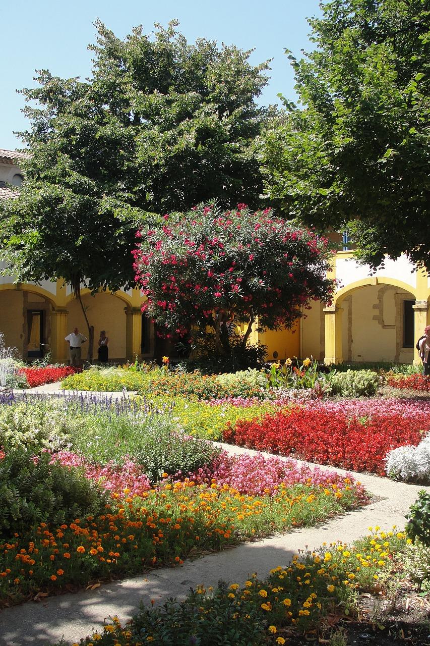 2. 冰城别墅风情