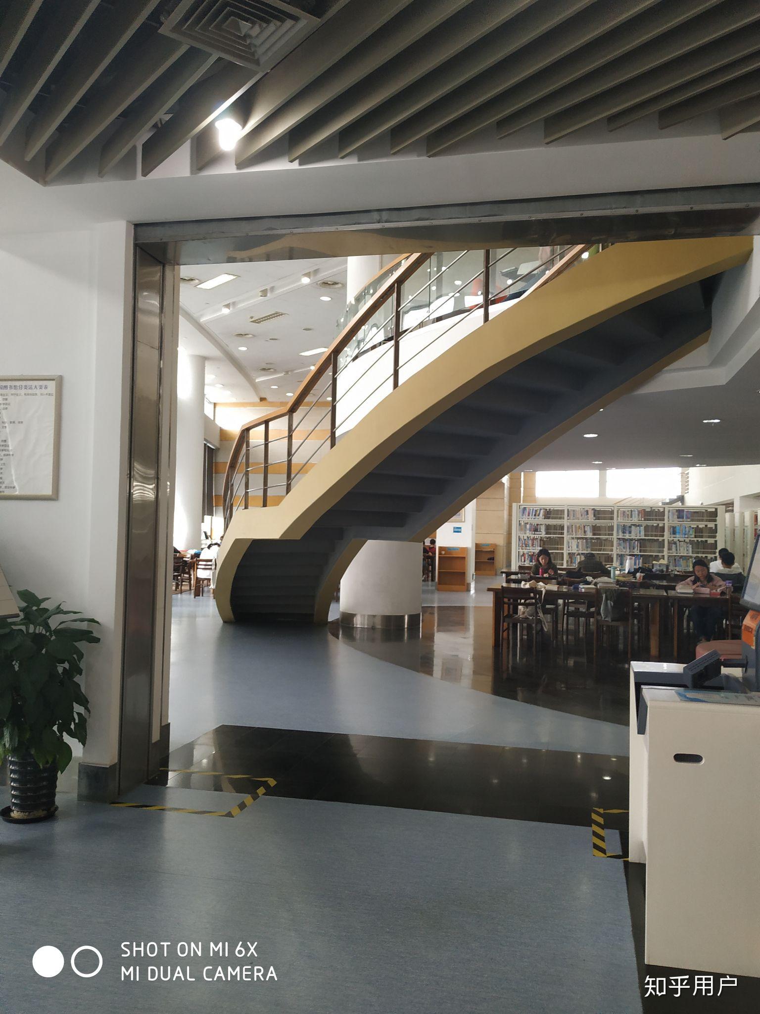 华东师范大学的图书馆或教室环境如何是否适合上自习