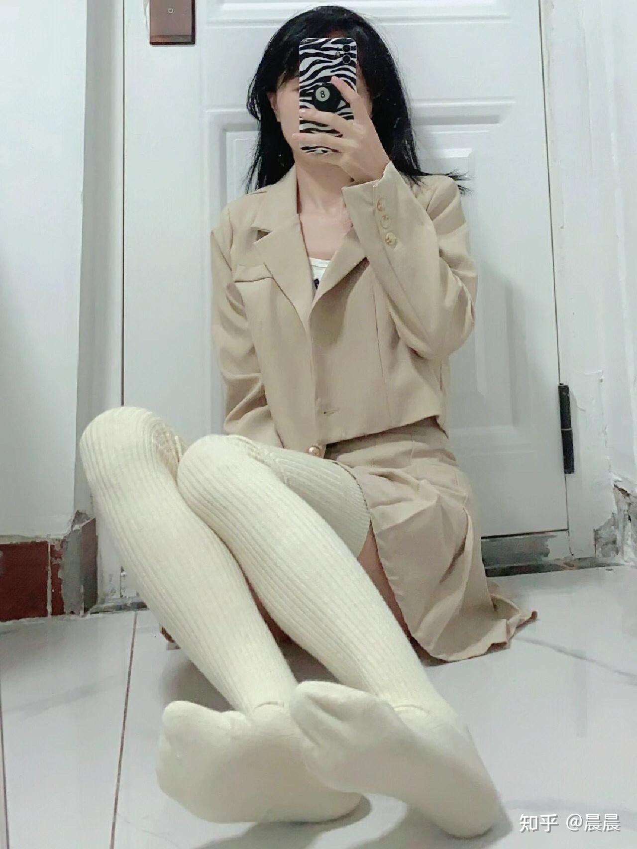为啥女生喜欢穿白袜子? - 知乎
