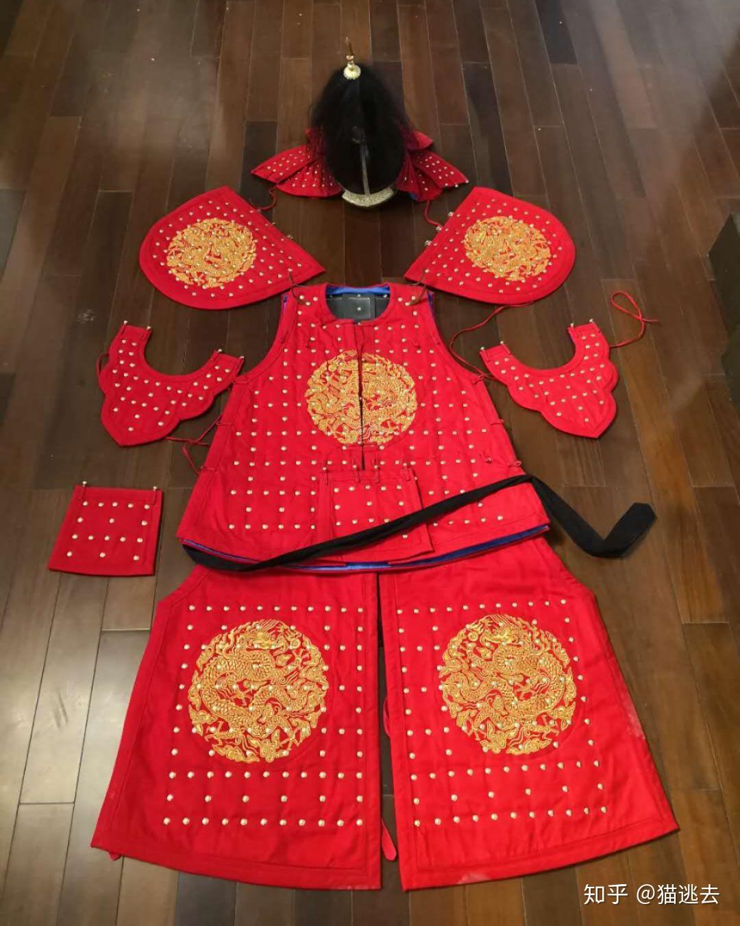 同样款型,大小,金属部分同样材质的布面甲(带甲片),鳞甲或者扎甲,锁子