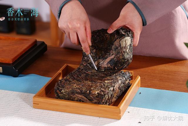 「干货」手把手教你正确撬开茯砖茶,一看就会 - 知乎