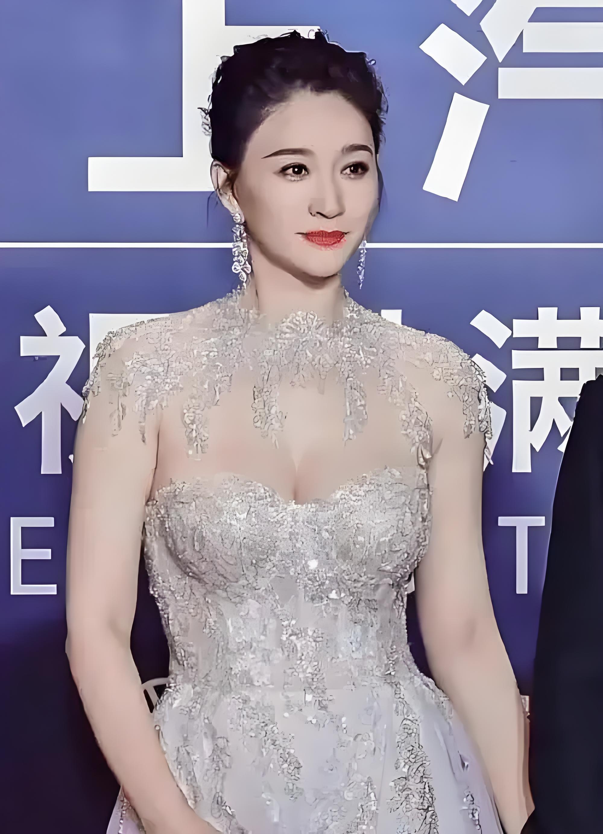有种夺命的刀叫李小冉的腰有种夺人的魂叫小冉的臀