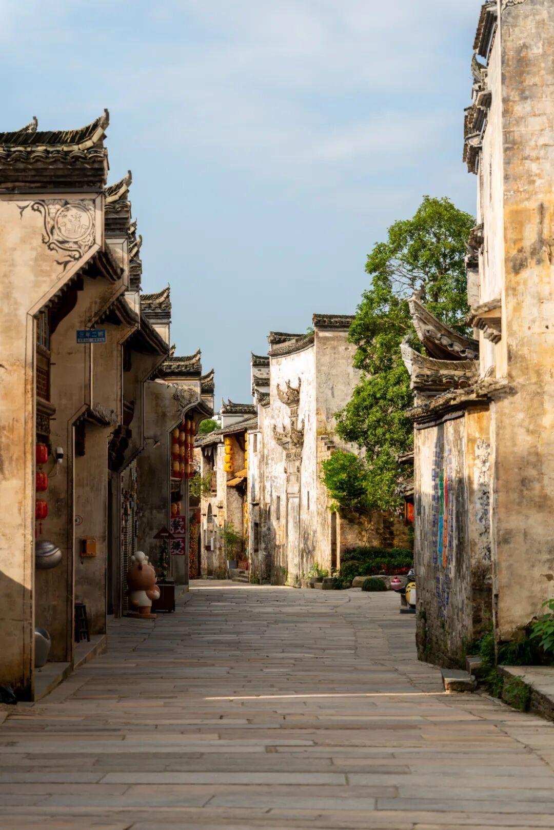 江西被严重低估的宝藏古城,又美又仙,而且不要门票,全天候演出免费观赏! - 知乎