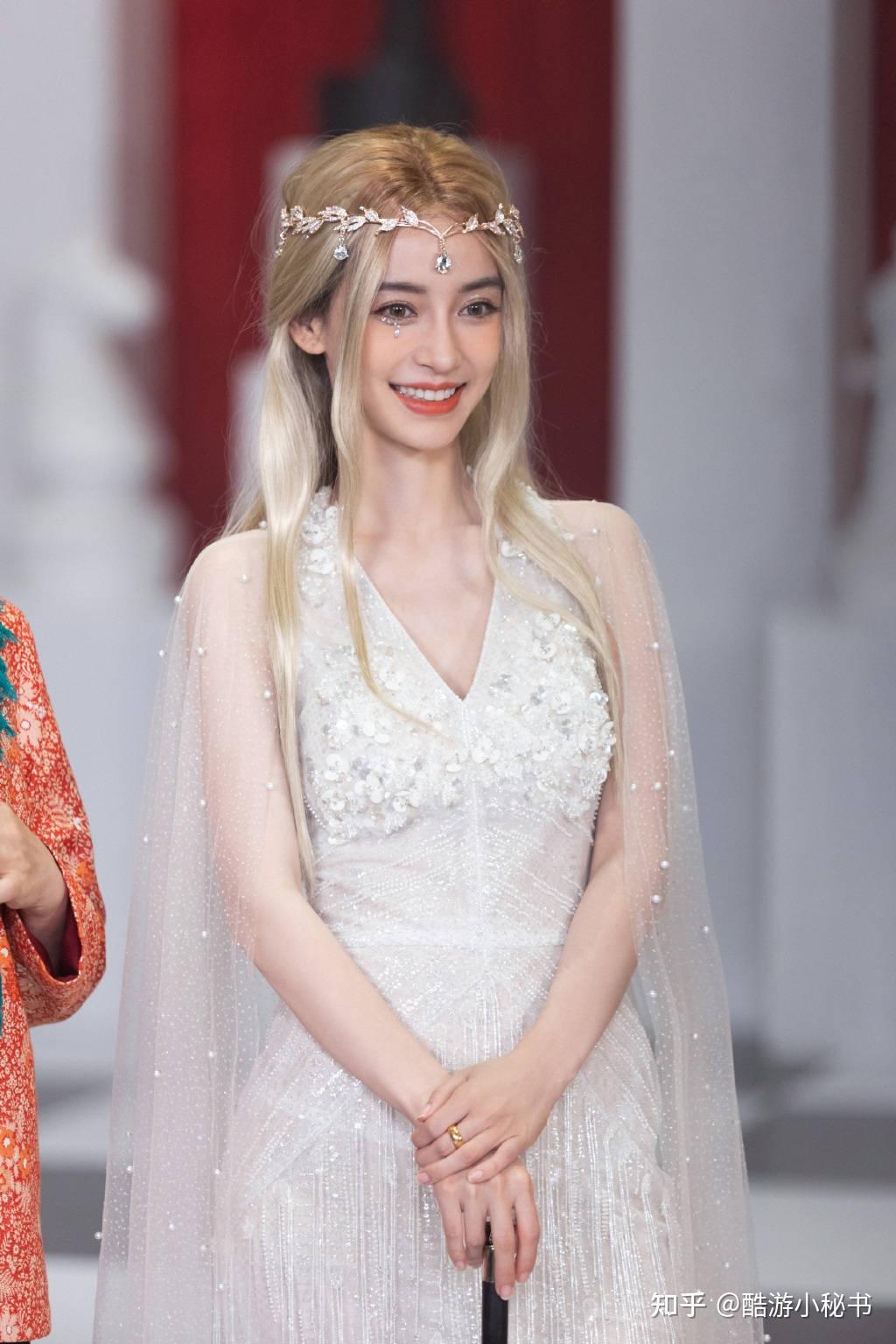 杨颖cos精灵女王 头戴王冠金发长裙仙气飘飘 - 知乎