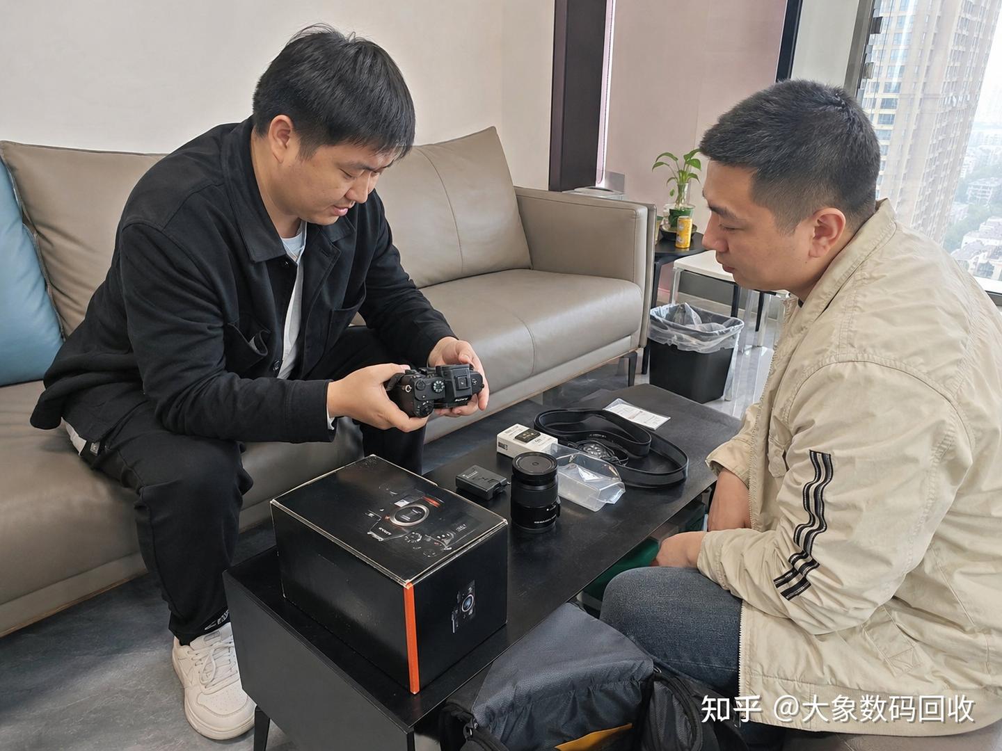 2026 年相机回收的 3 种主流方式对比:邮寄、门店、上门,到底哪种最稳?