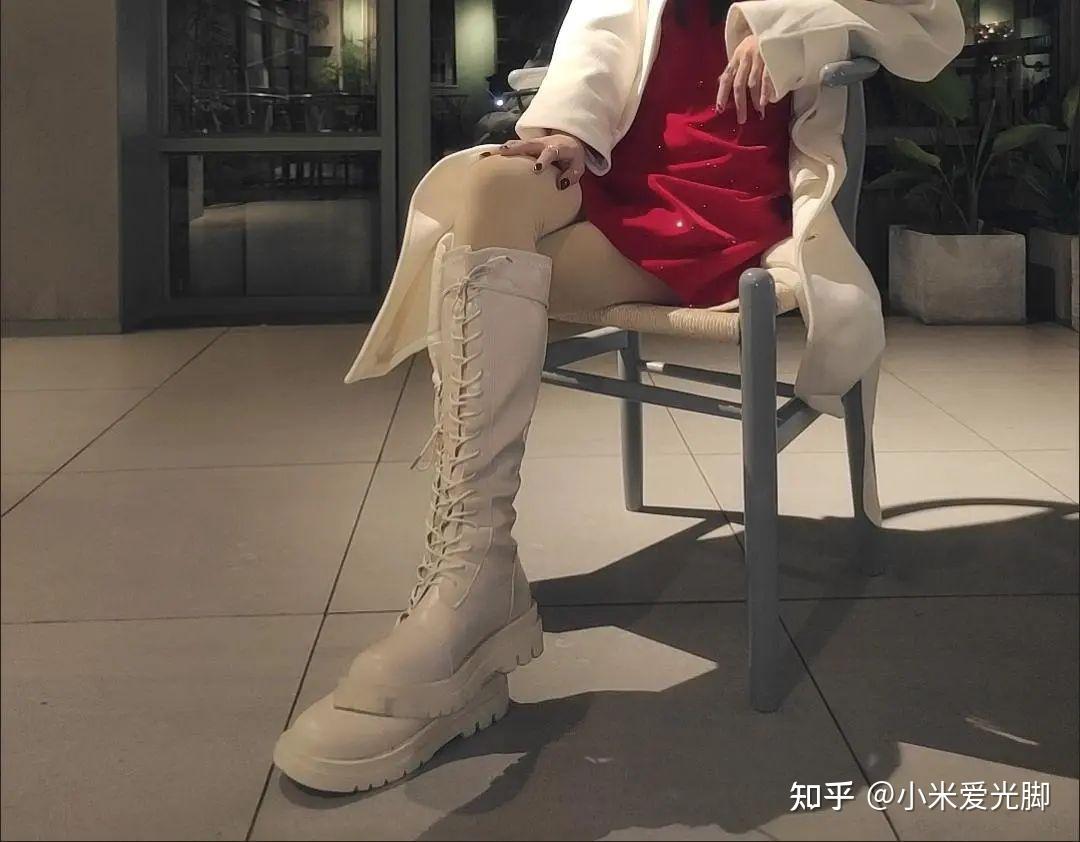 小姐姐们,你们穿这种长靴脚会臭嘛? - 知乎