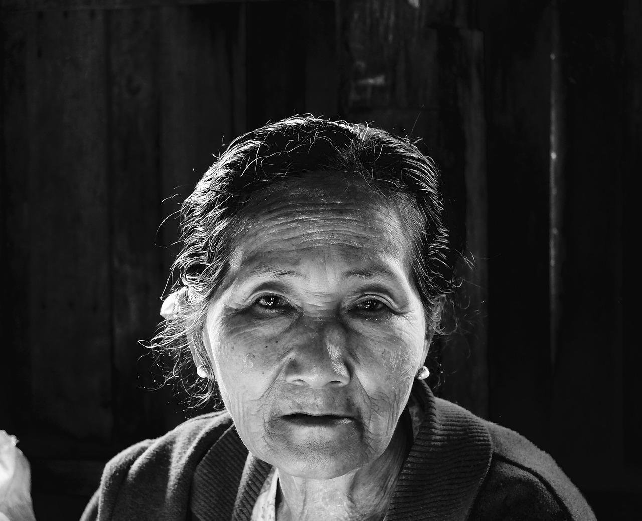 劳动中的芳芳身影