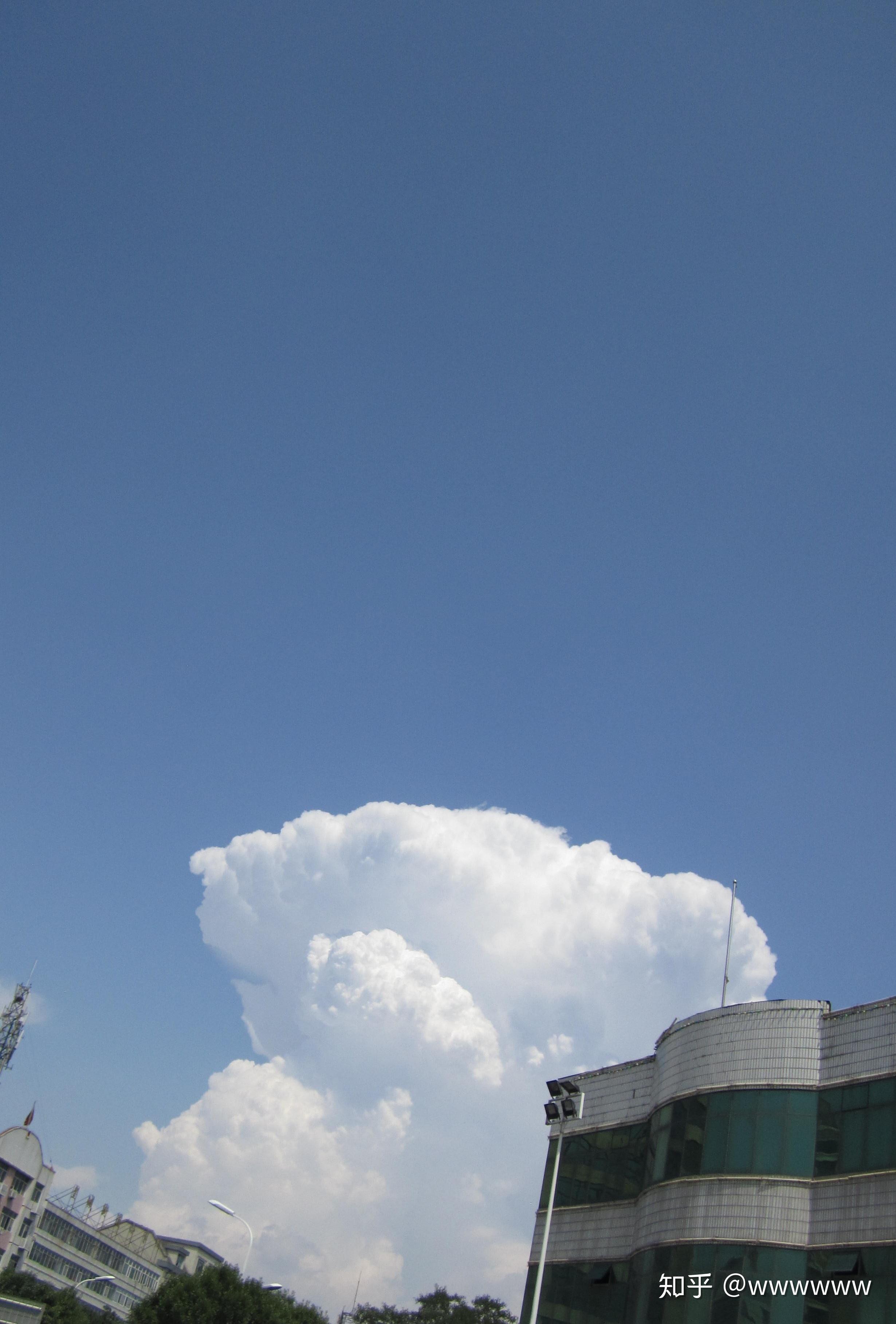 能不能分享一张你手机相册里最美的天空照