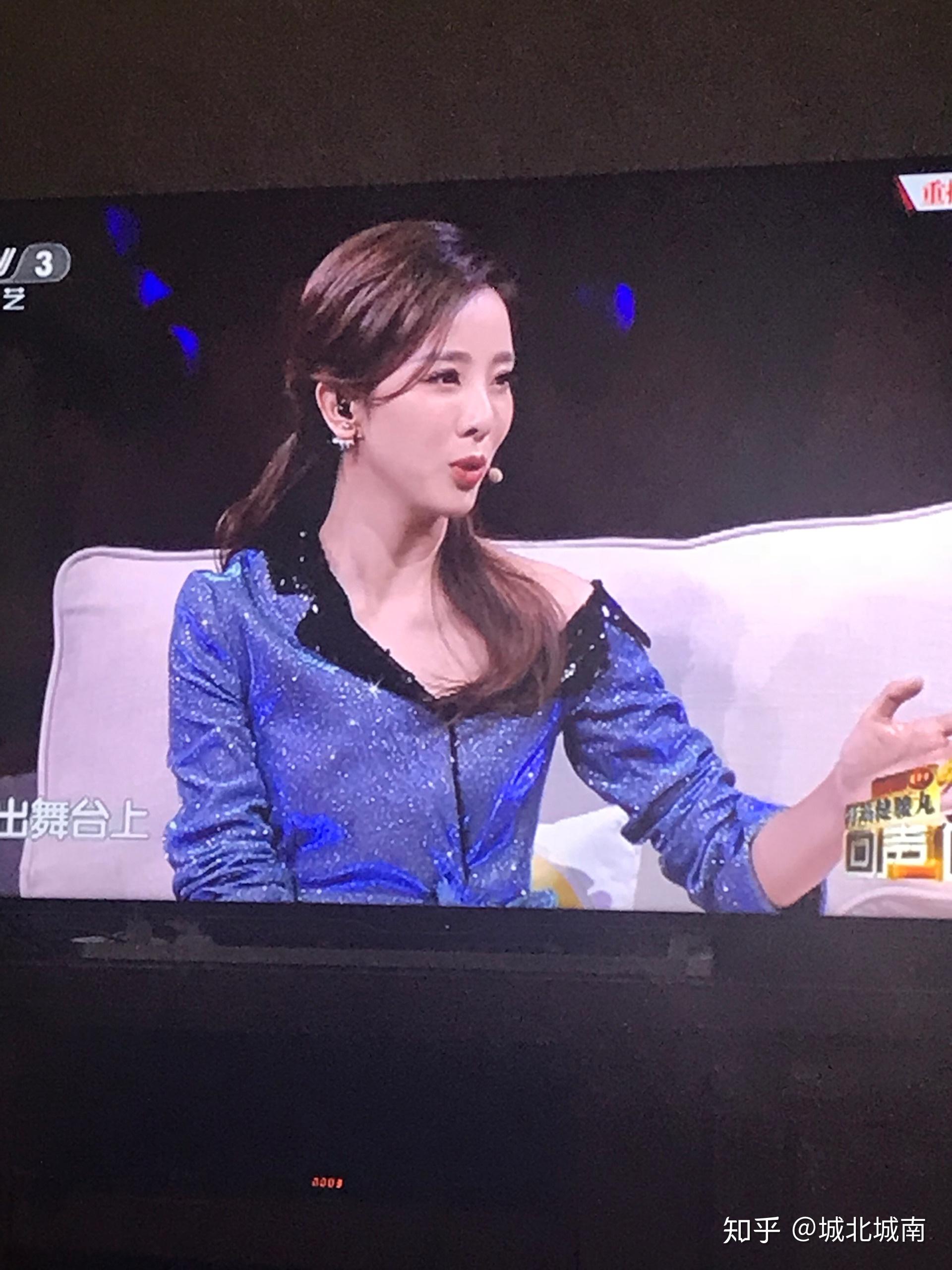 如何评价李思思在回声嘹亮中的主持表现