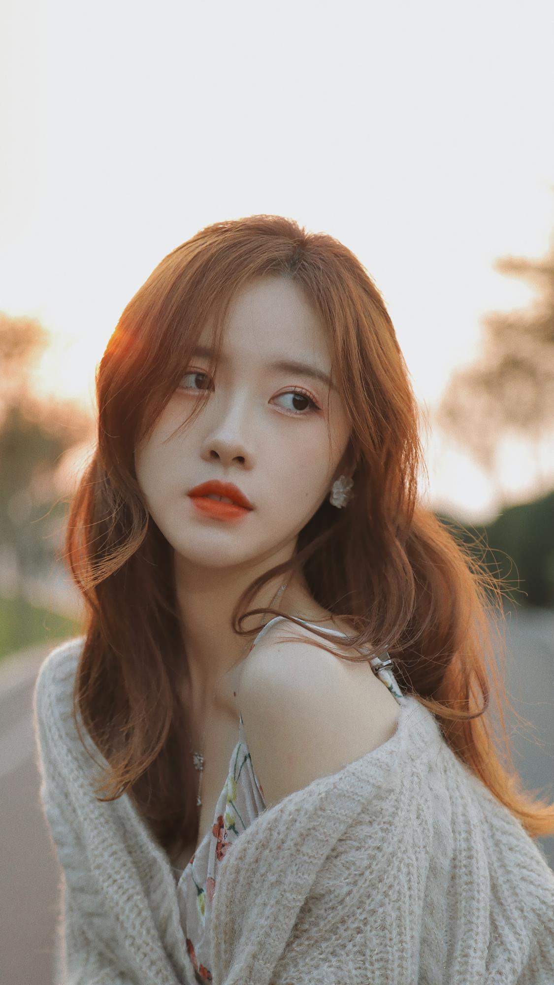 有哪些好看的全面屏手机壁纸或微信聊天背景图片