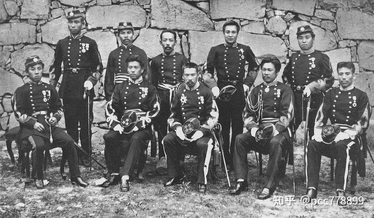 有没有大佬介绍一下日本明治前期军服袖章上的丝线数量和盘花数量所