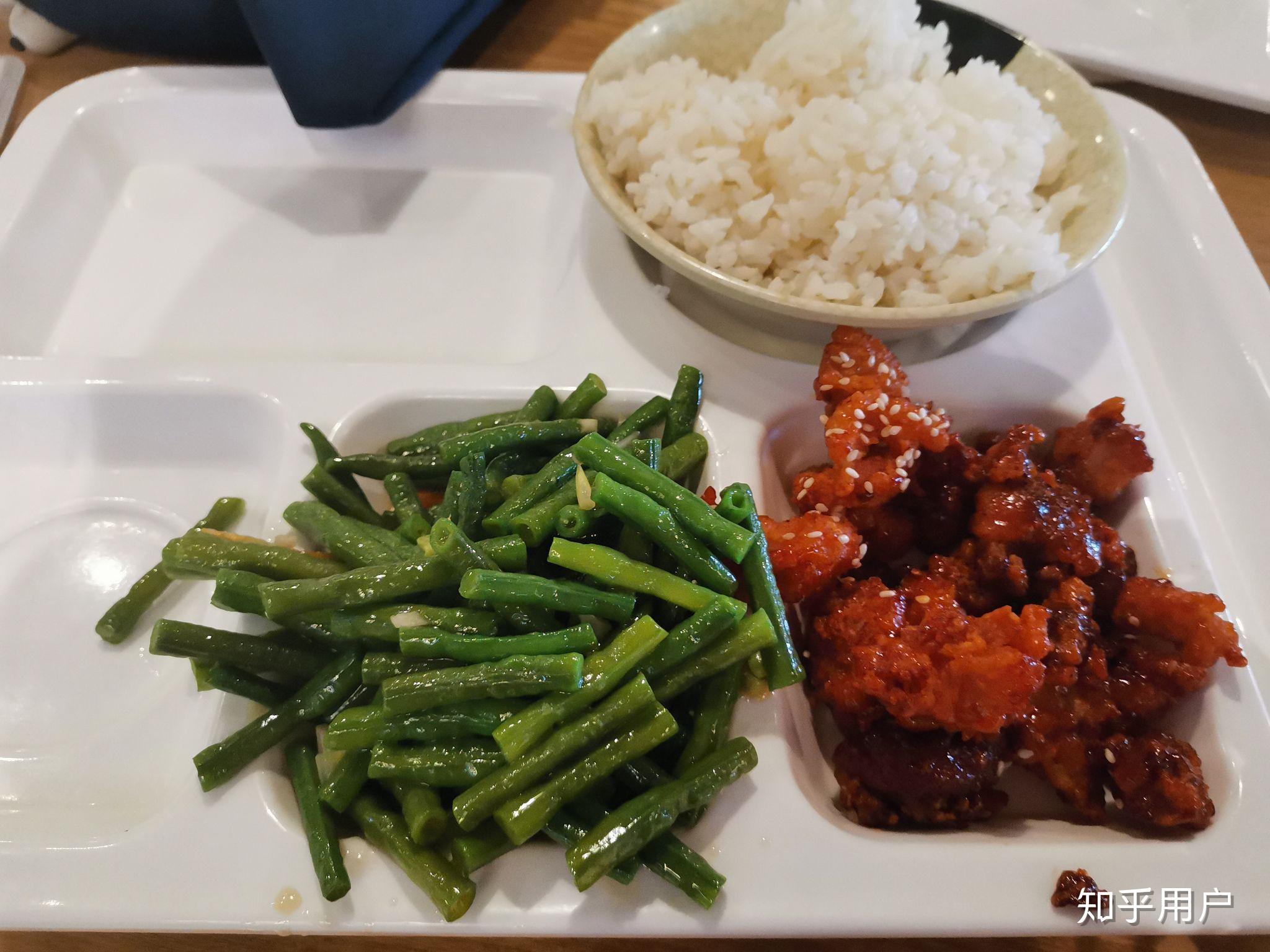 在山東財經大學裡就餐是一種怎樣的體驗?有什麼推薦的食堂和美食?