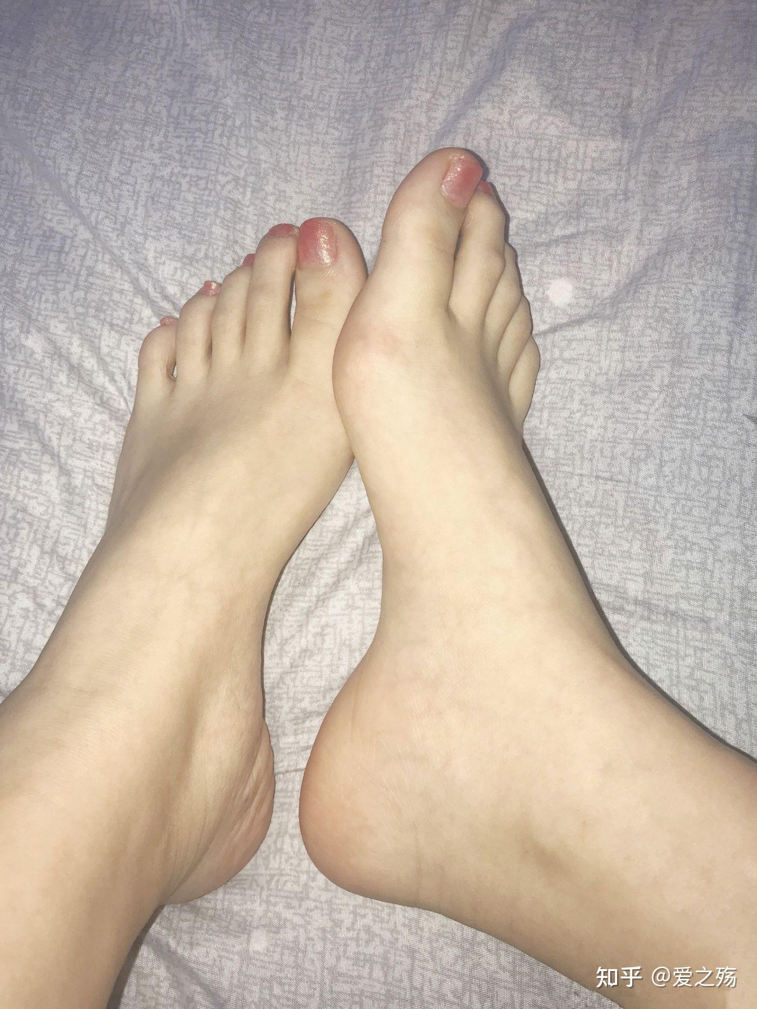女孩子到底什么样的脚才好看? - 知乎