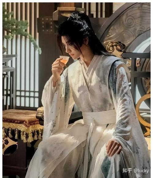 李菲-短剧界男神，古装扮相惊为天人，演技出色可惜却未能大火 - 知乎