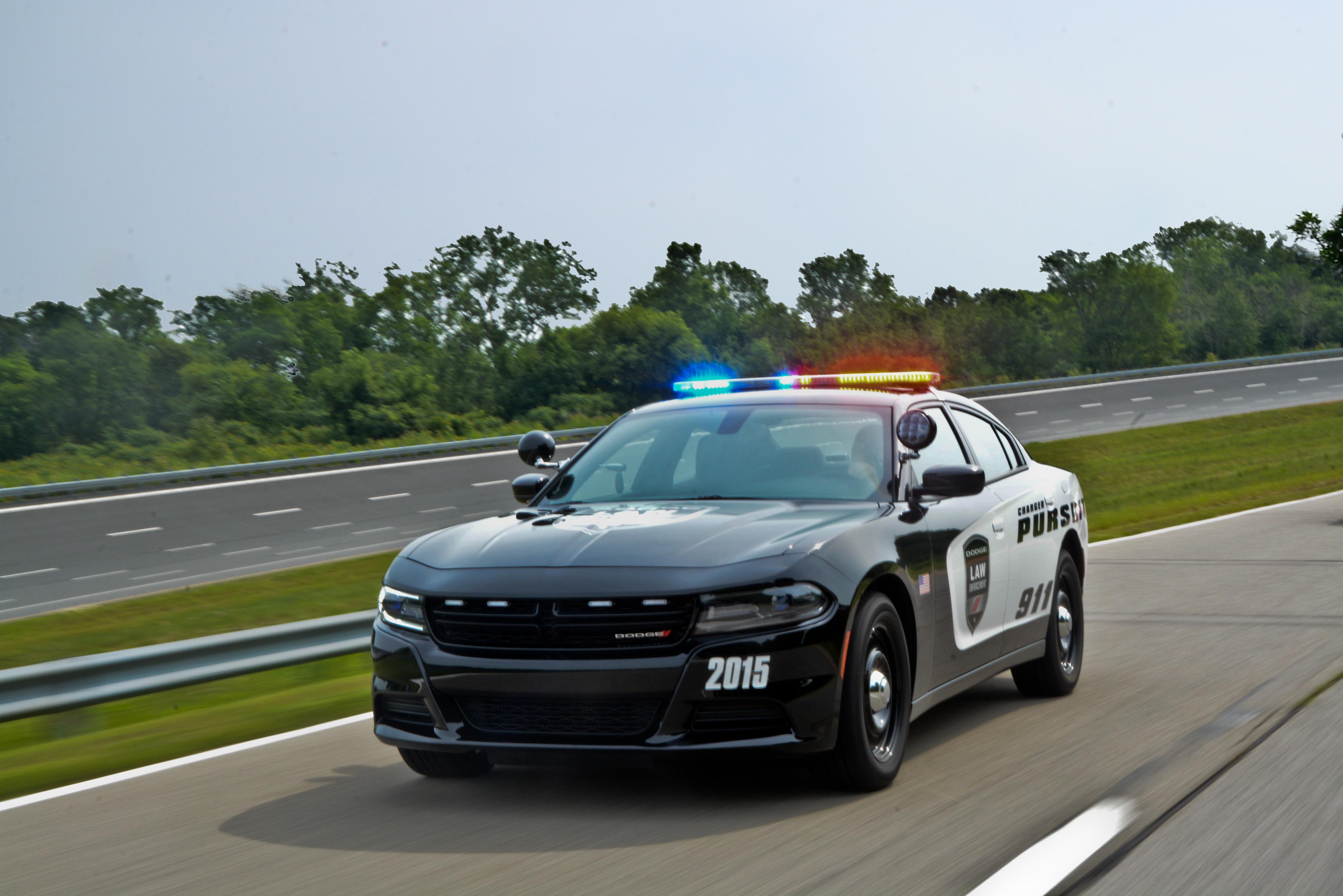 美国的警车都有什么型号从性能上说可能出现美剧中警车紧追豪车不放的