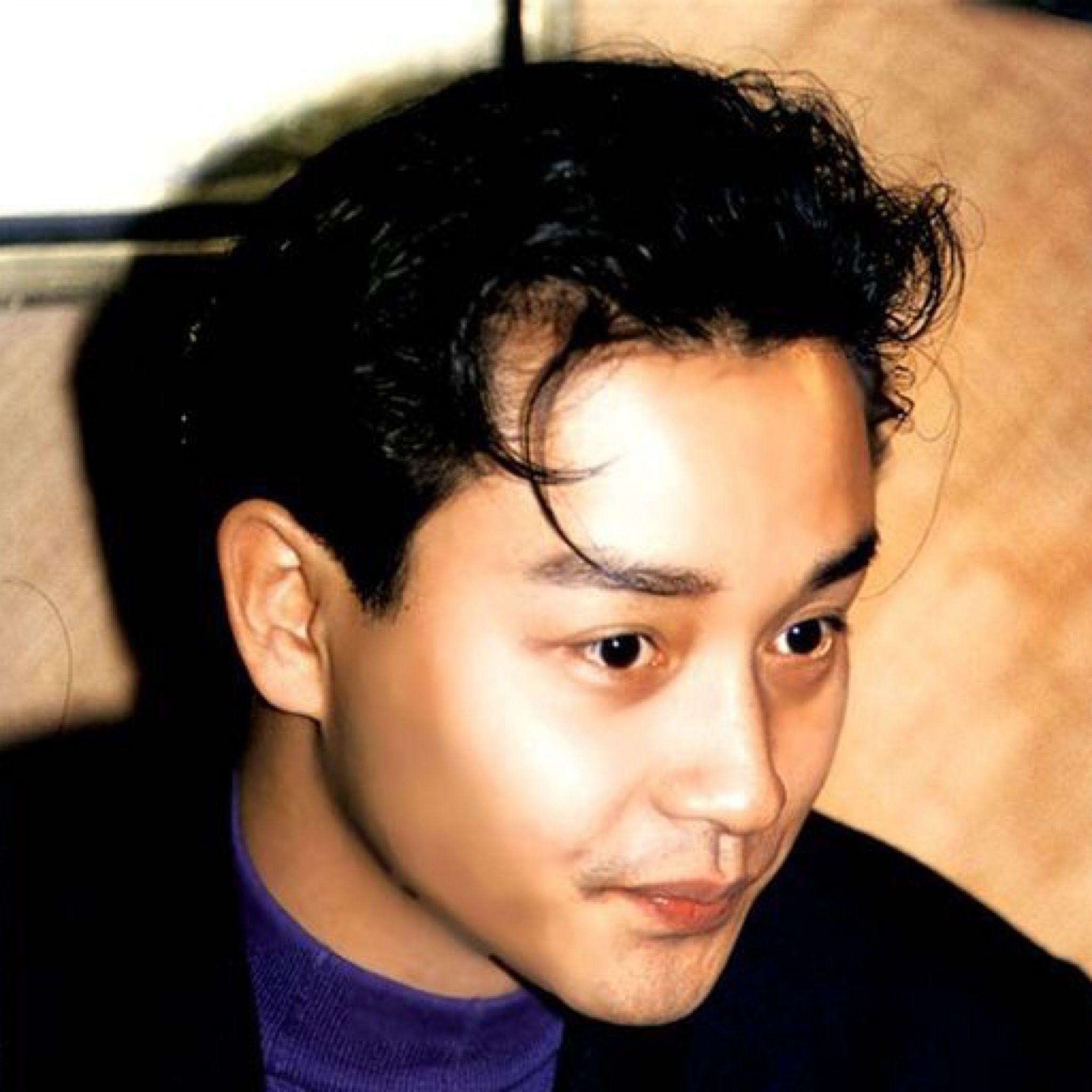 有人用张国荣的照片当壁纸什么的吗?