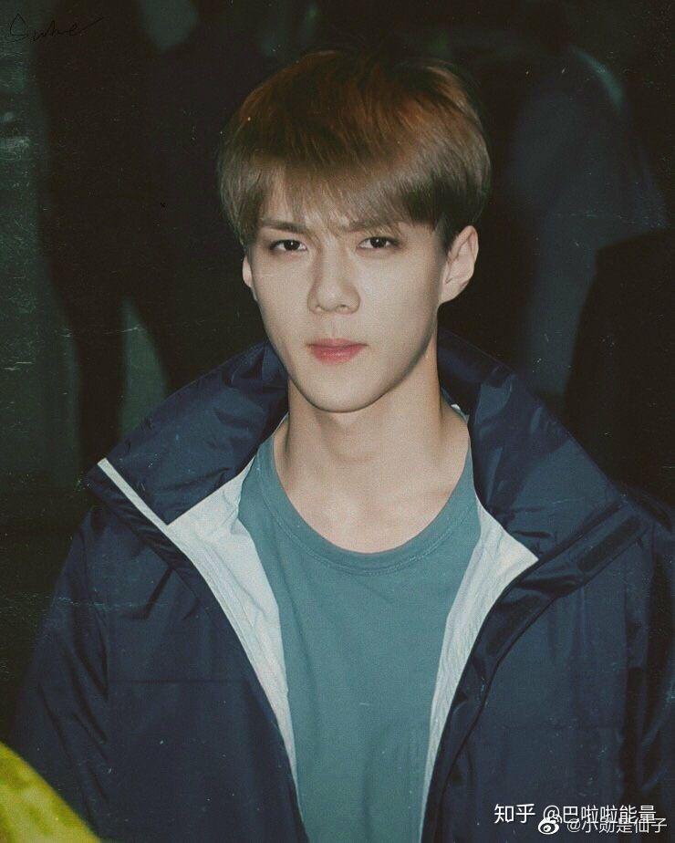 吴世勋是长残了吗感觉脸越来越宽了而且地包天也更明显了