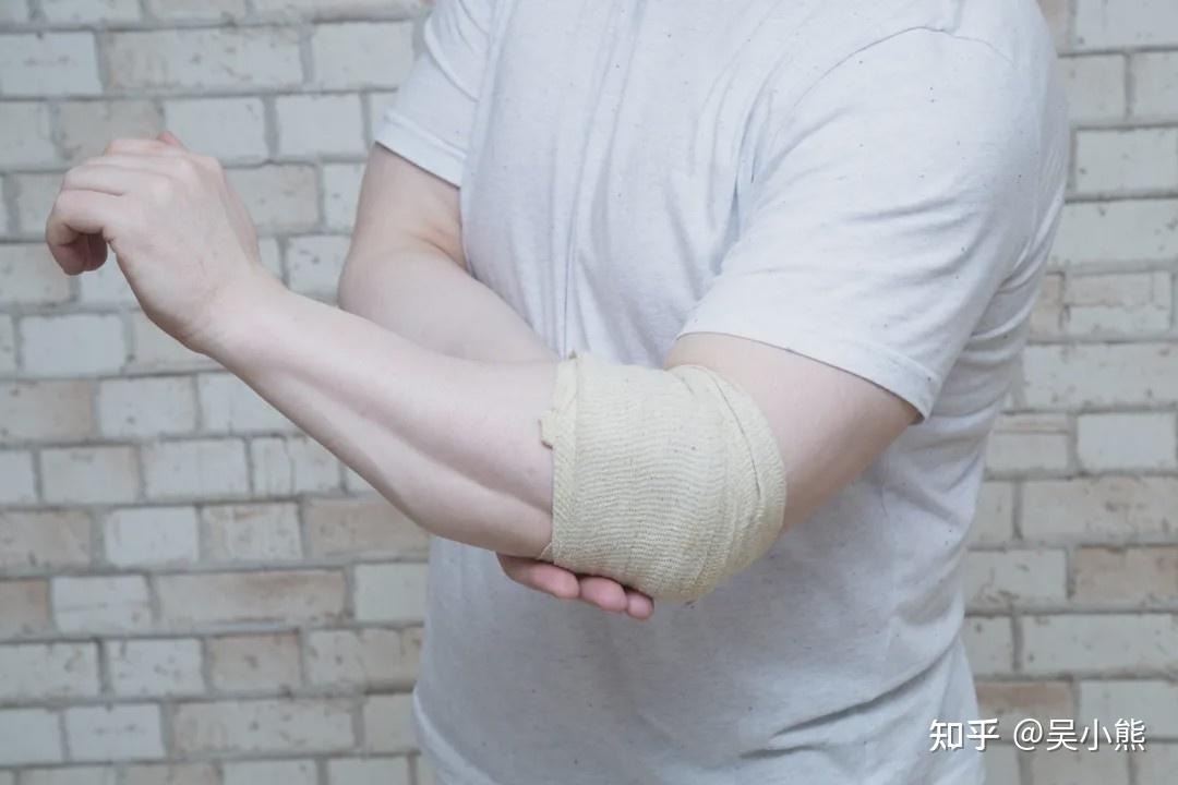 为什么胳膊伸直看起来是弯的? - 知乎