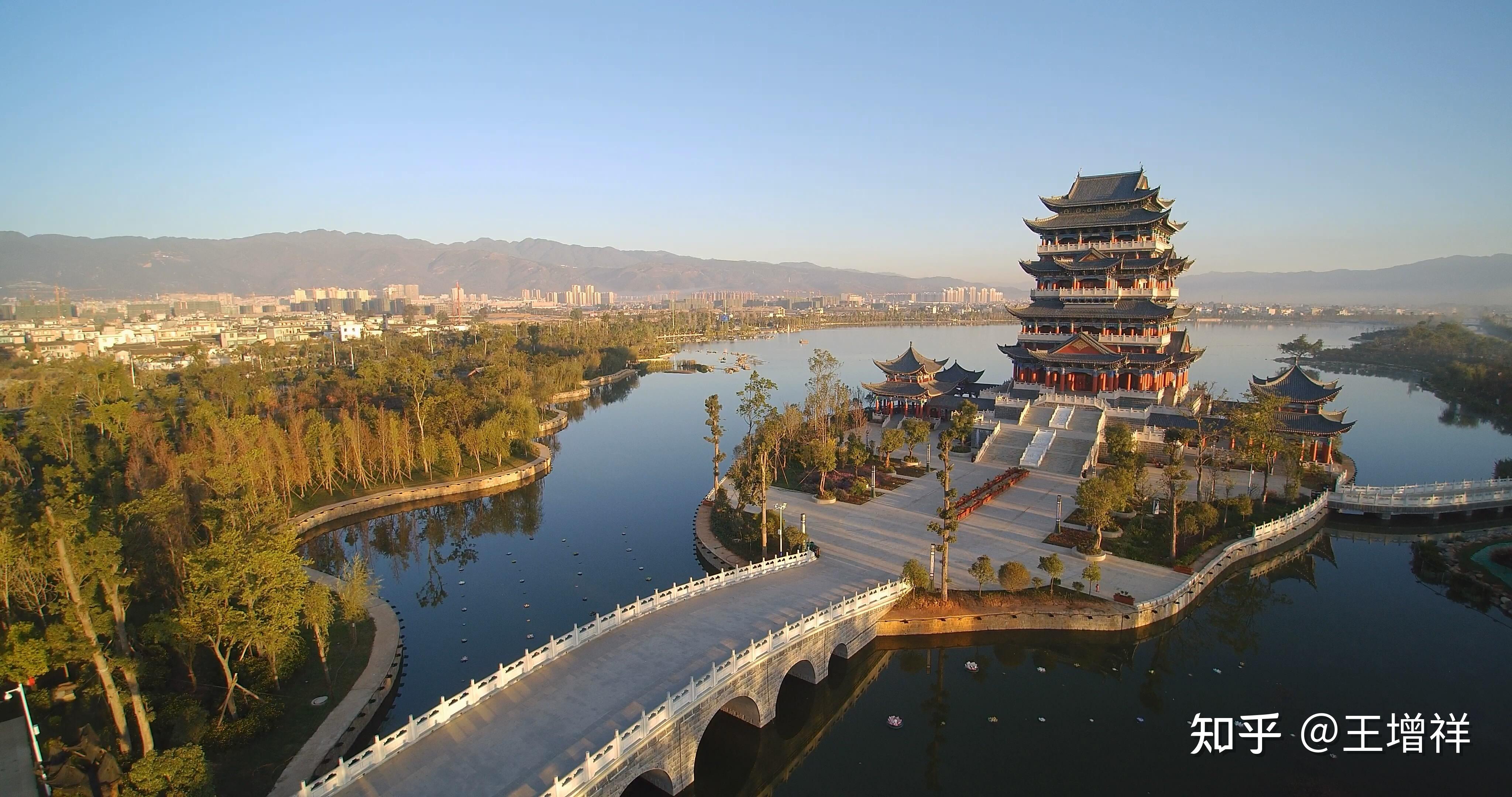 11月中国最美旅游目的地—腾冲，看银杏，泡温泉，逛中国第一魅力古镇正当时！