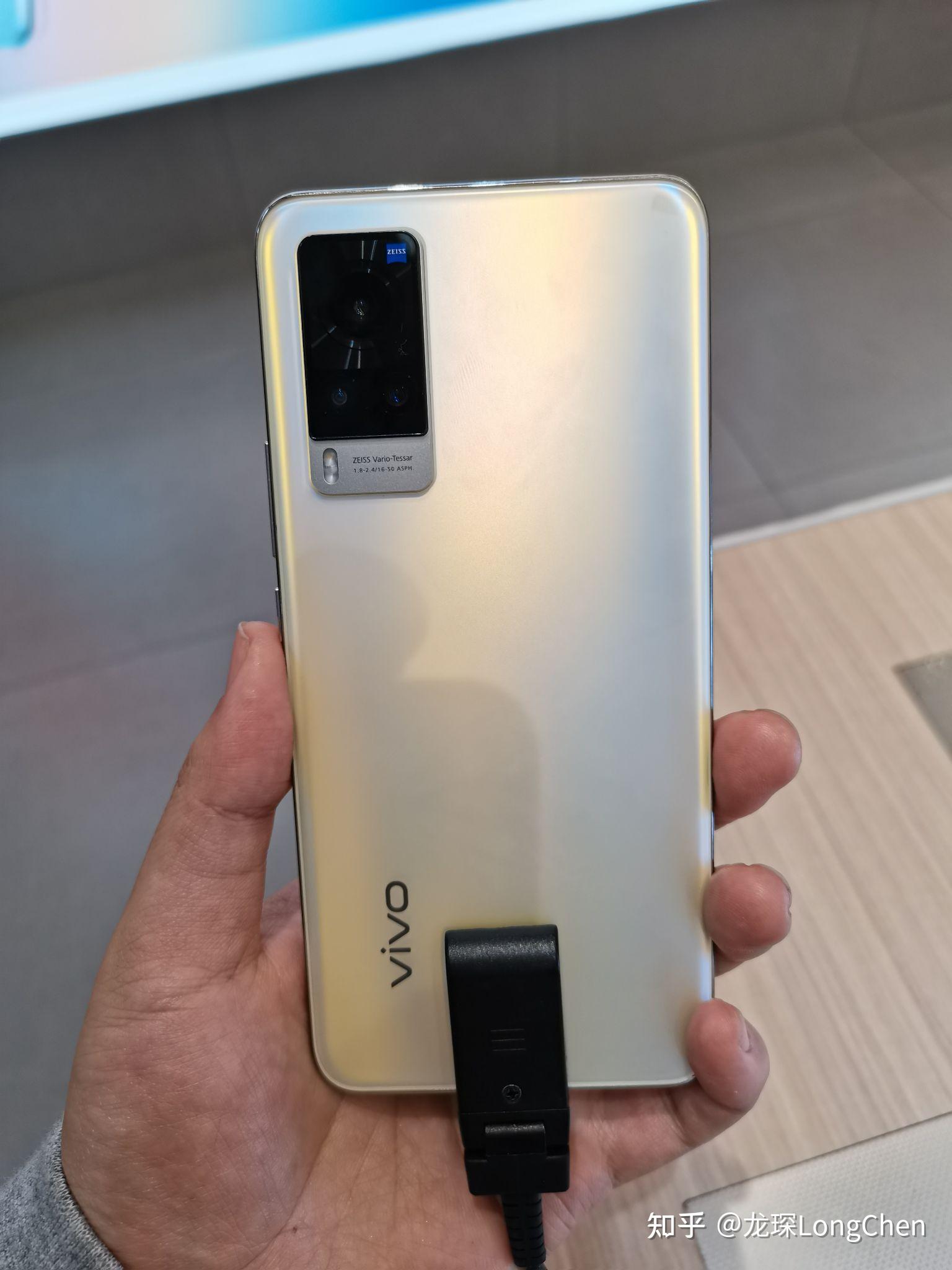 荣耀v40与vivox60相比较,购买哪款手机更合适?