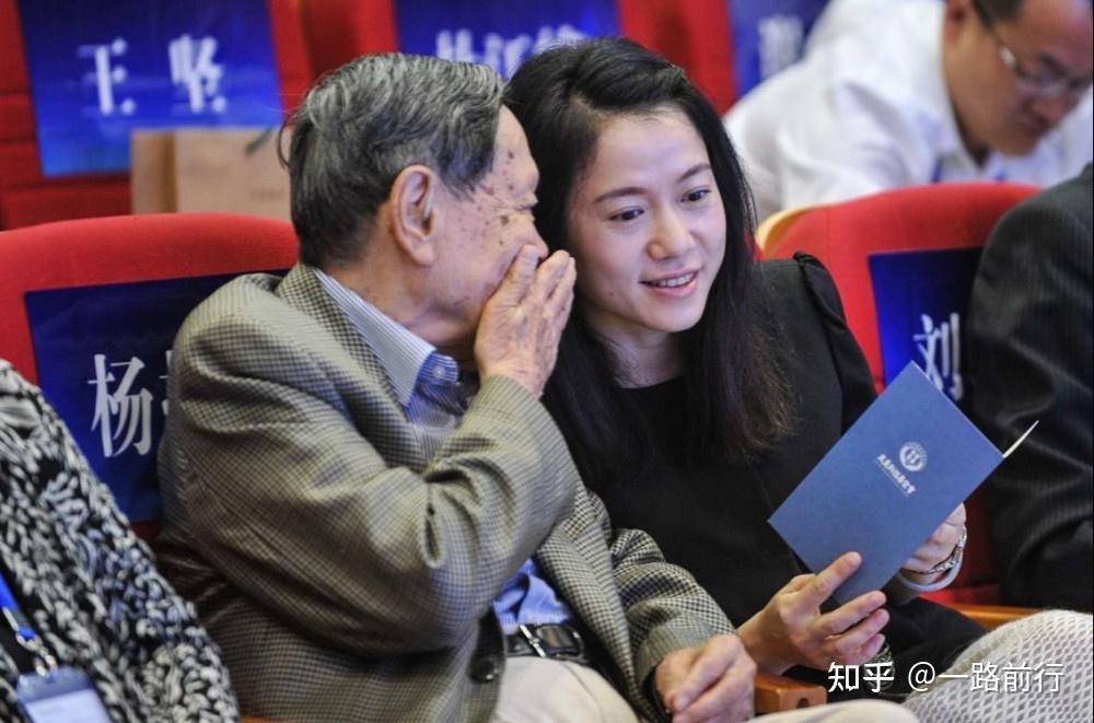 杨振宁大儿子杨光诺直言:翁帆是个善良的女孩,对父亲照顾得无微不至,我们做儿女的非常欣慰 - 知乎